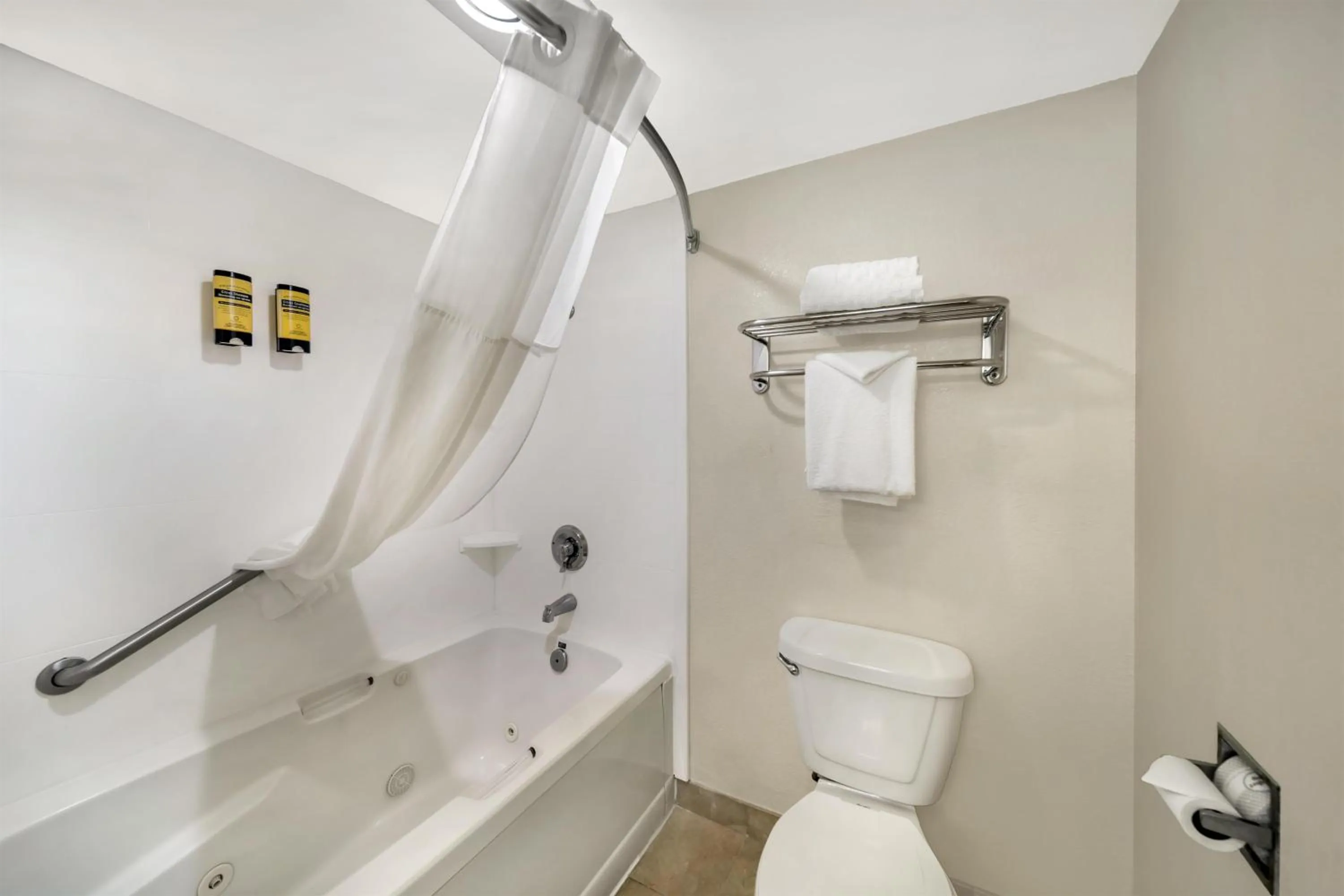 King Room with Spa Bath - Non-Smoking in Best Western Plus Northwoods Inn