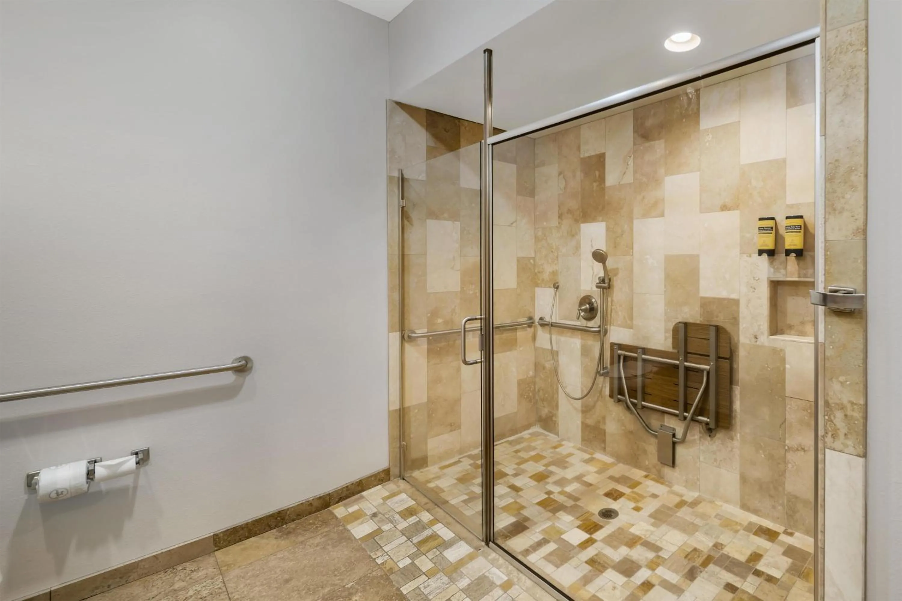 King Room with Roll-in Shower - Non-Smoking/Disability Access in Best Western Plus Northwoods Inn