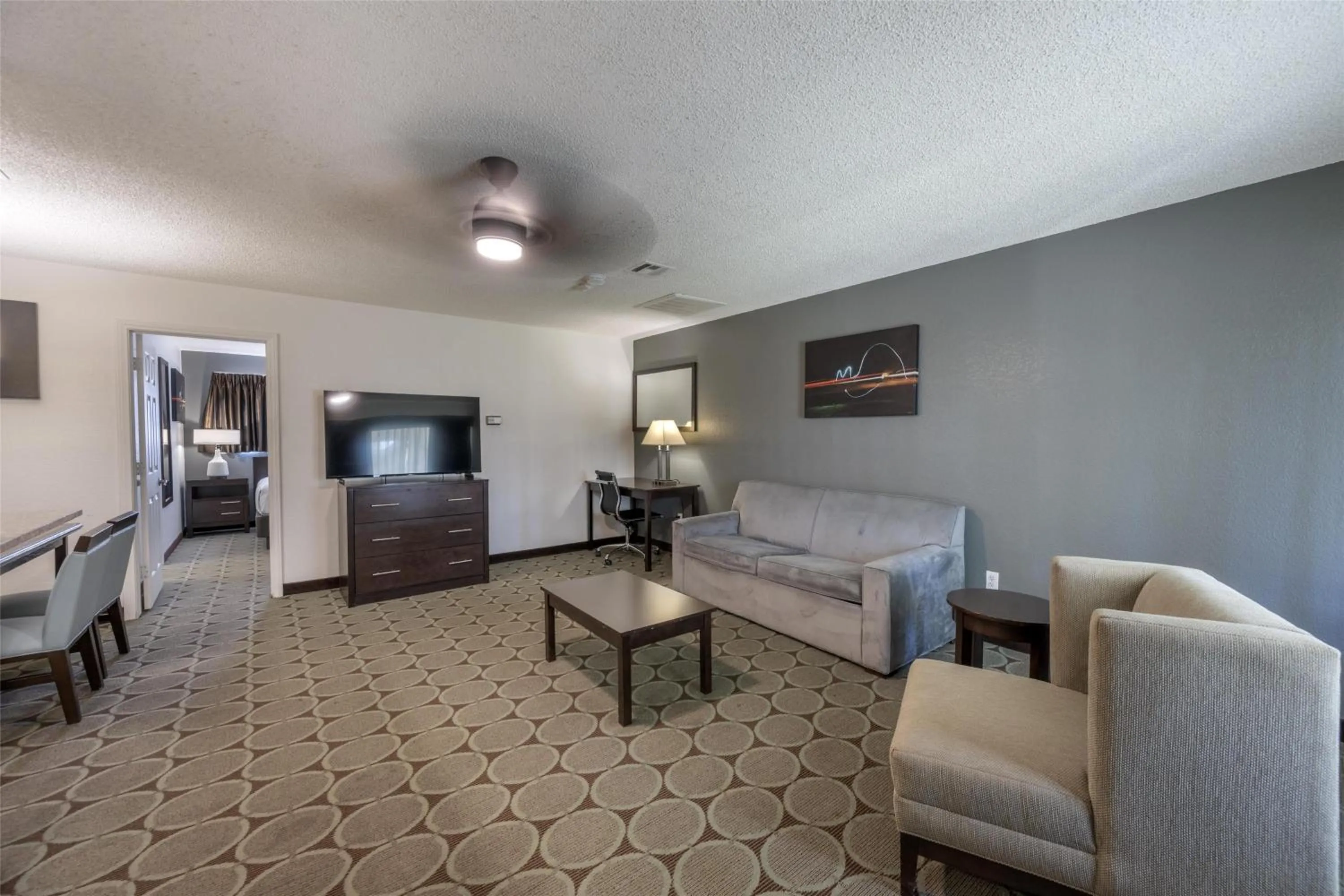 One-Bedroom King Suite with Sofa Bed - Pet Friendly in Best Western Pahrump Oasis