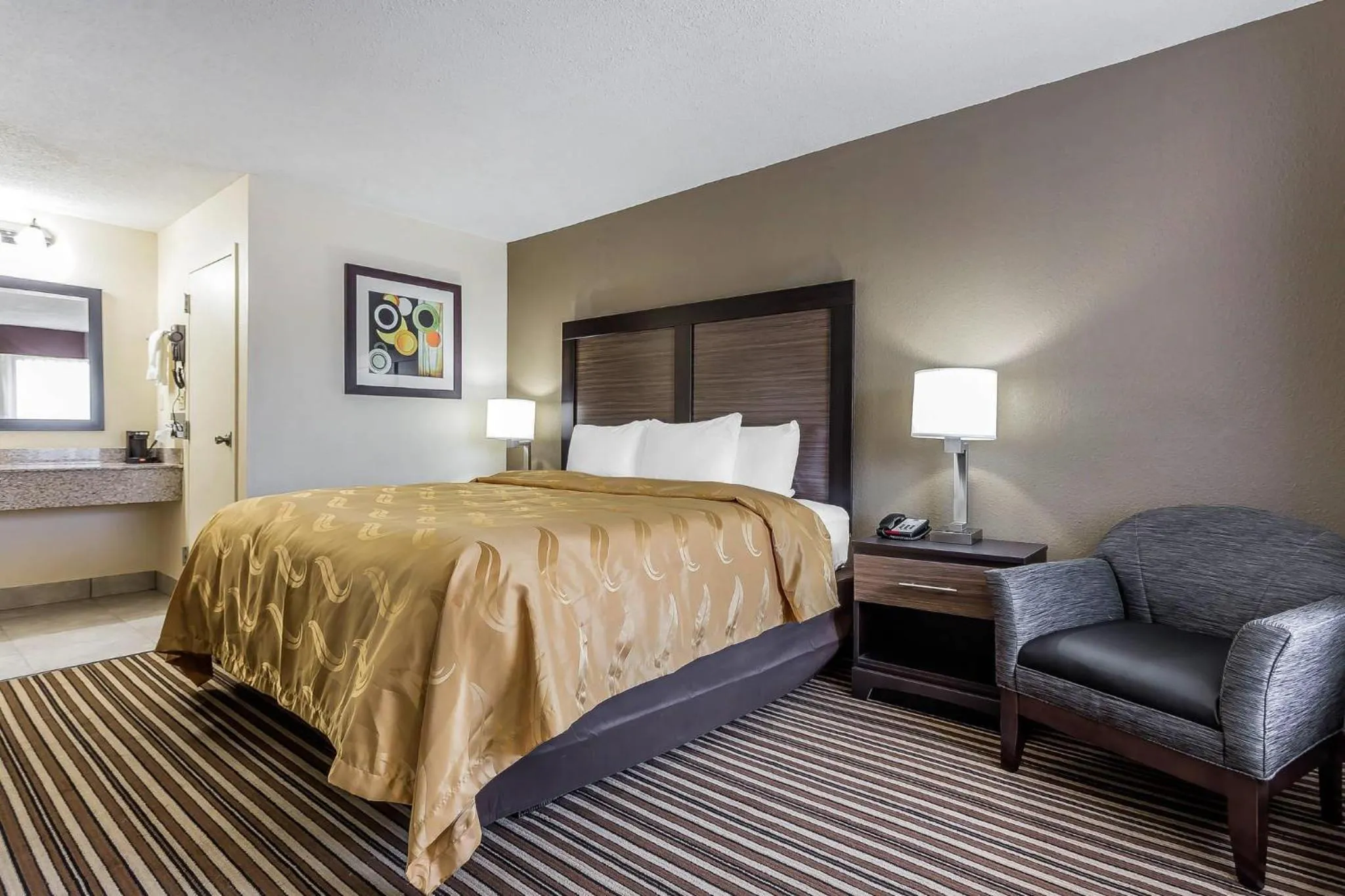 King Room - Non-Smoking in Quality Inn Aberdeen