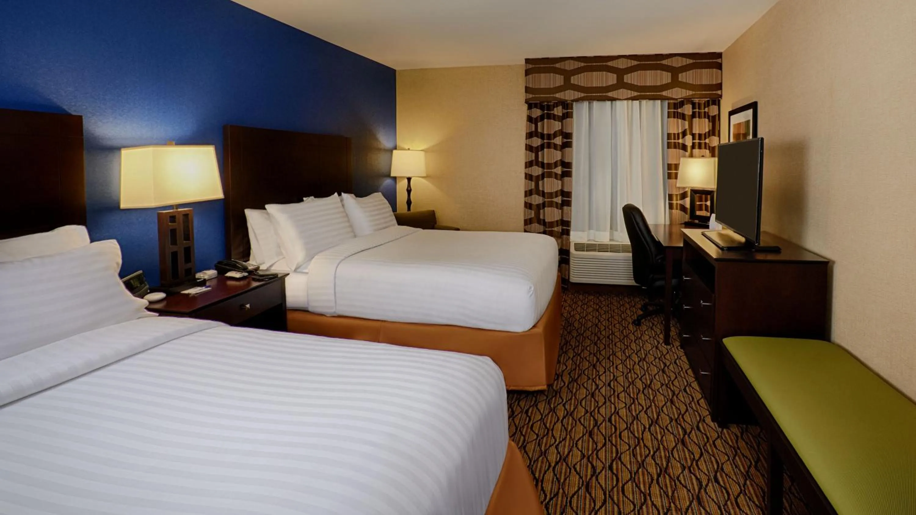 Standard Queen Room with Two Queen Beds in Holiday Inn Express Bordentown - Trenton South by IHG