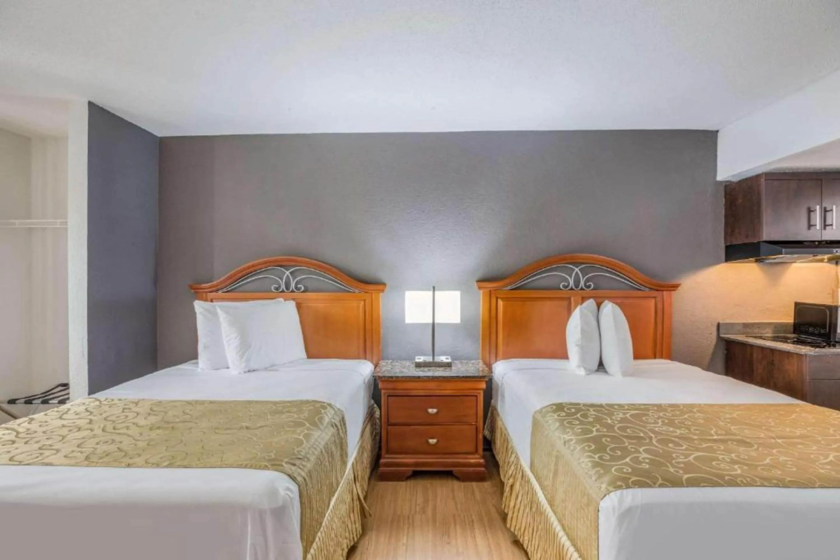 2 Full Bed with kitchenette Non-Smoking	 in OYO Hotel Orlando Airport