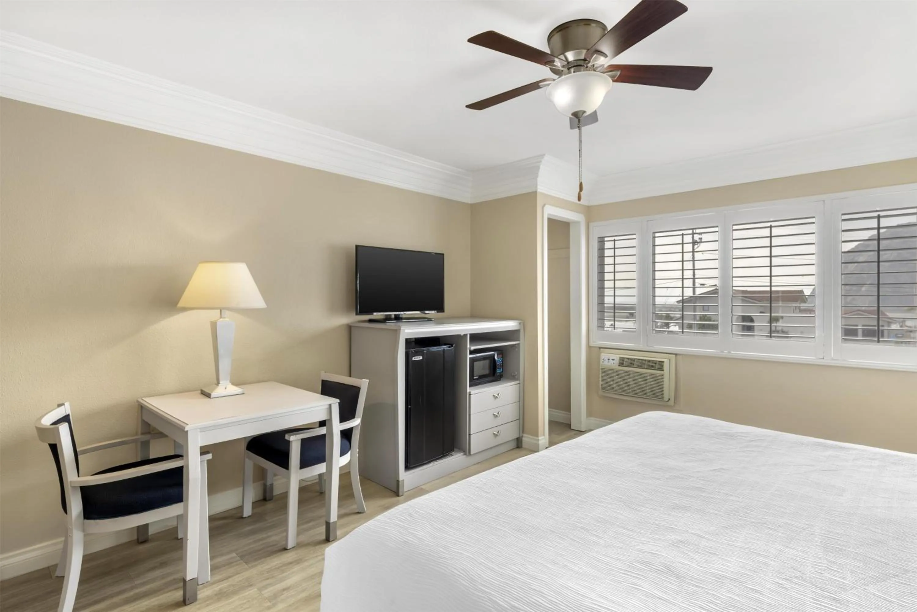 King Room with Partial Ocean View - Non-Smoking in Best Western Tradewinds