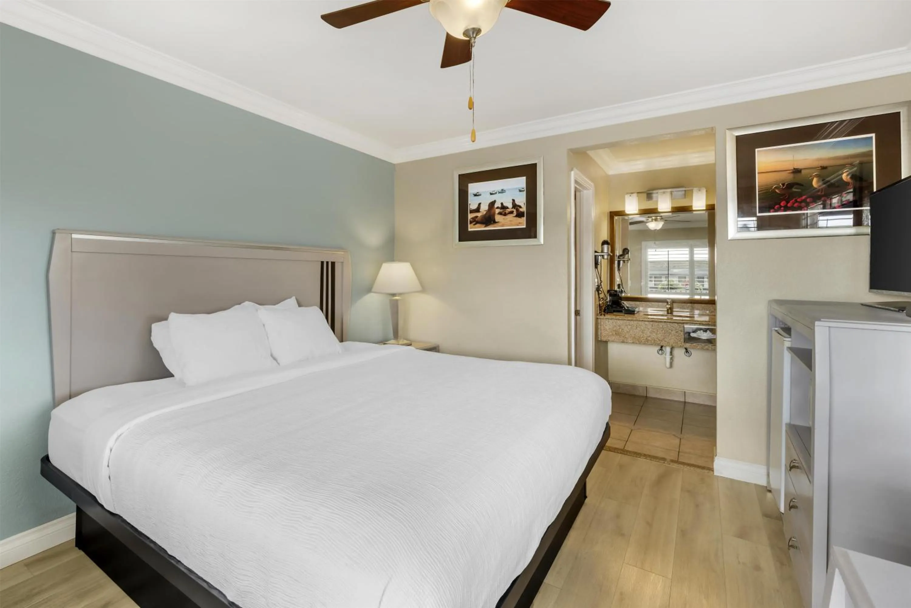 King Room - Non-Smoking in Best Western Tradewinds