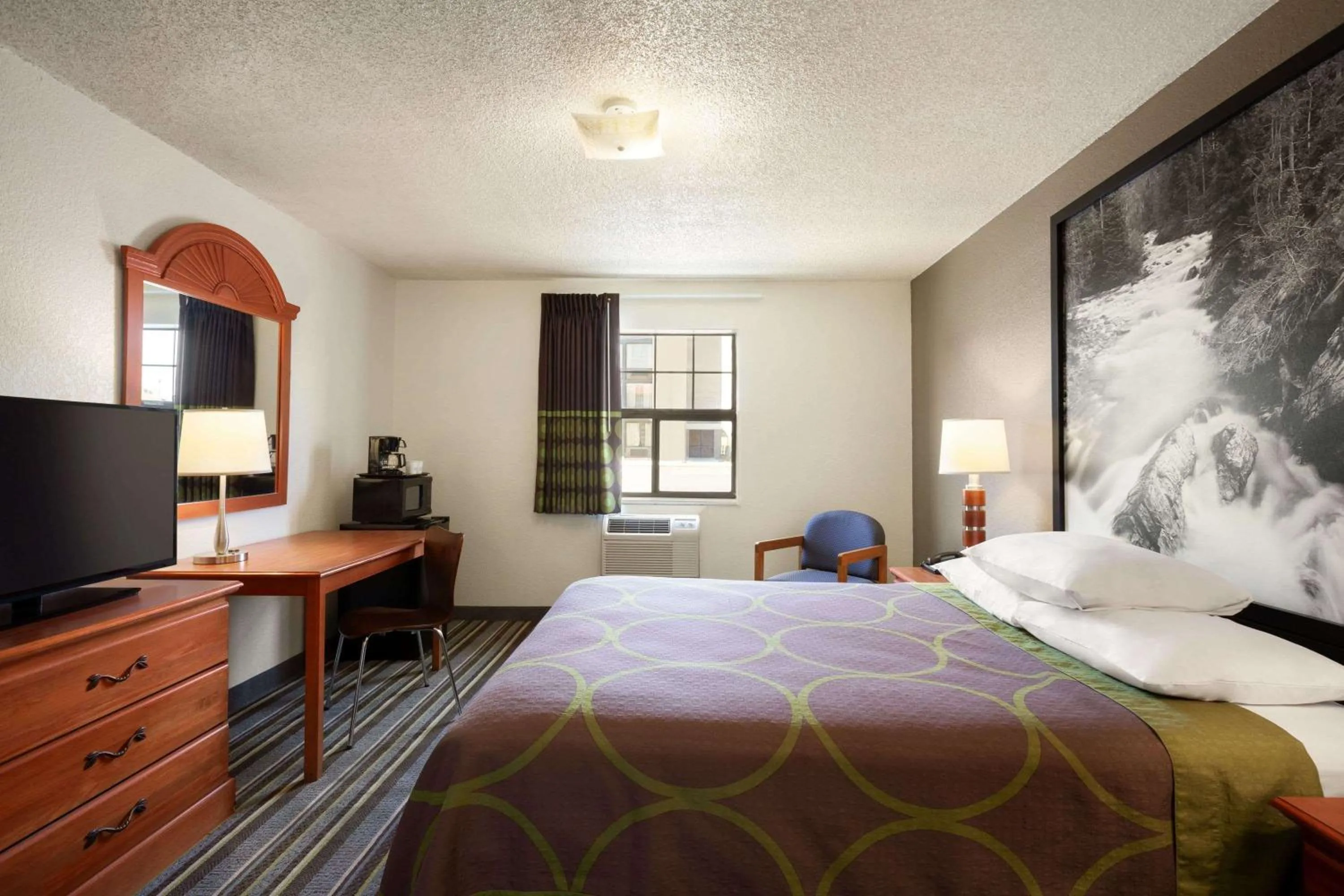 Queen Room - Non-Smoking in Super 8 by Wyndham Colorado Springs/Afa Area