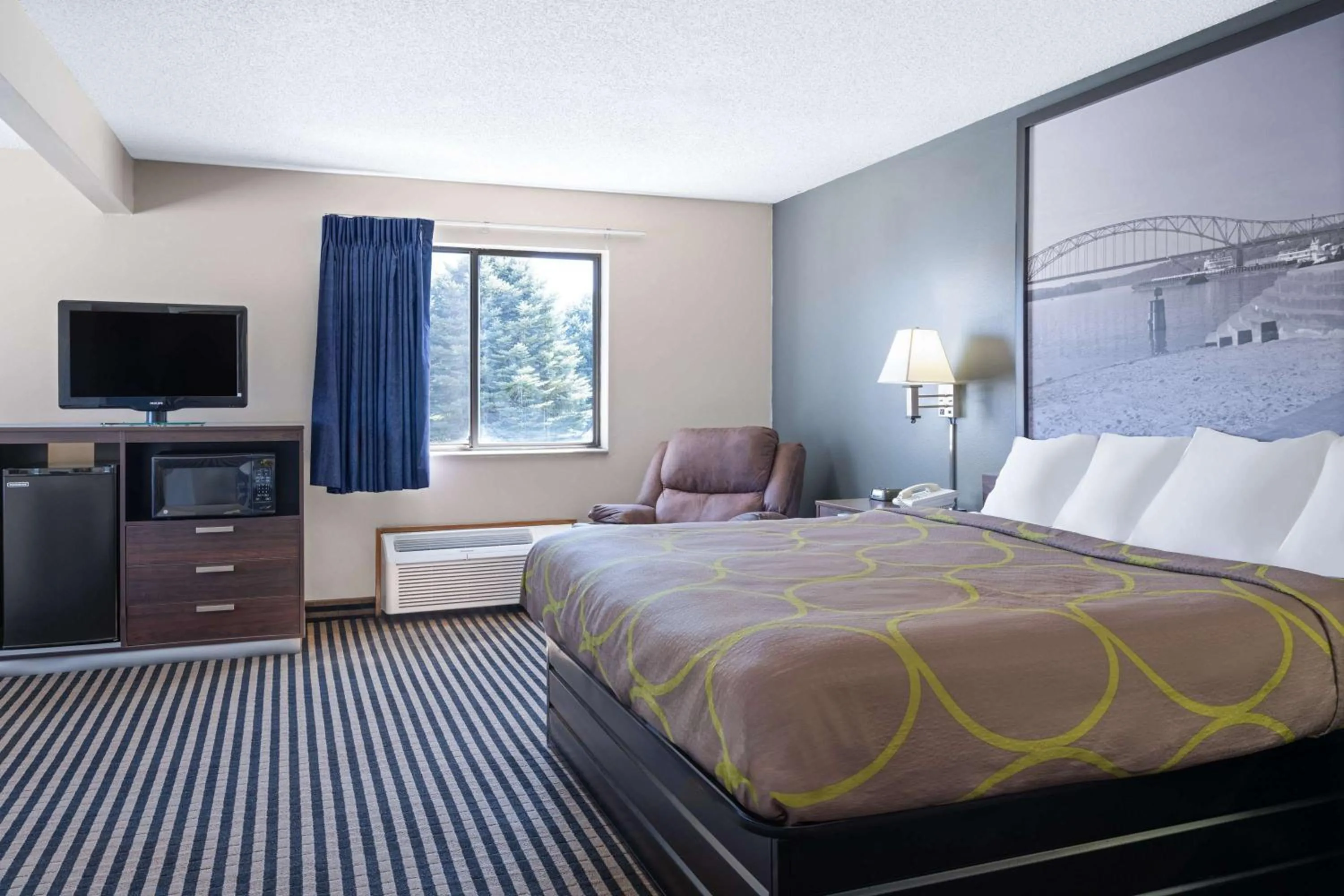 Deluxe King Studio Suite - Non-Smoking in Super 8 by Wyndham Humboldt