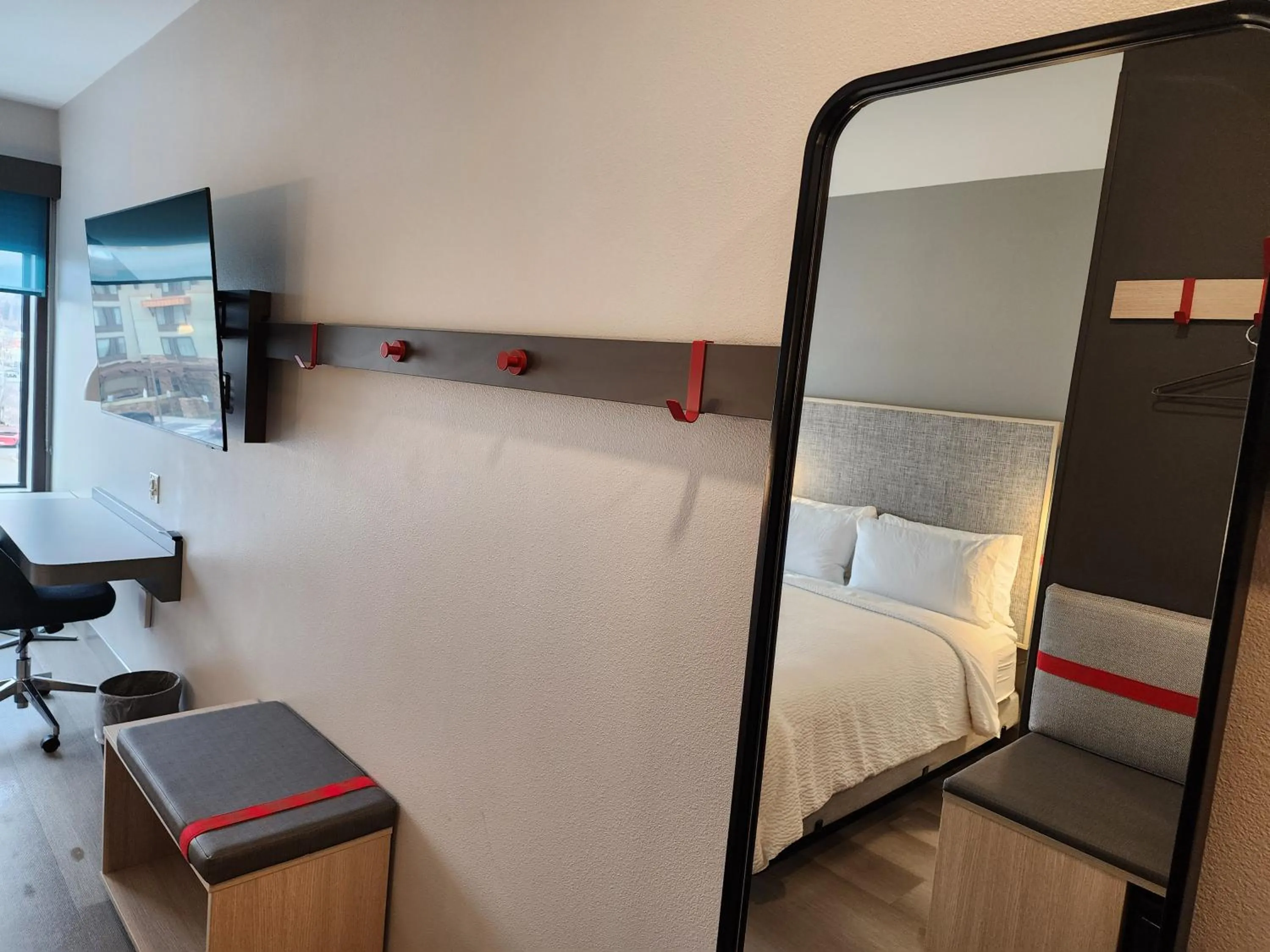 Queen Room with Two Queen Beds - Disability Access/Non-Smoking in avid hotel Wenatchee by IHG