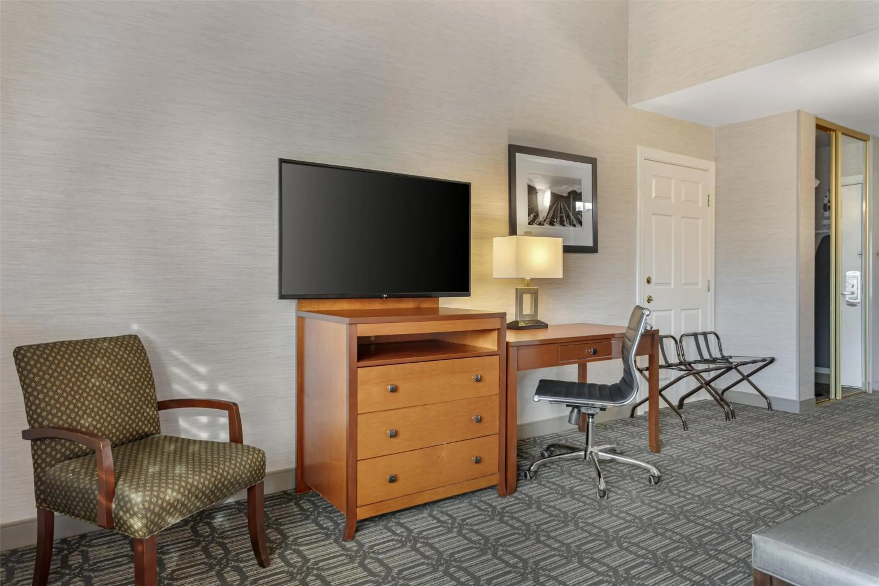 King Room with Walk-In Shower - Mobility Access in Best Western Plus Stevenson Manor