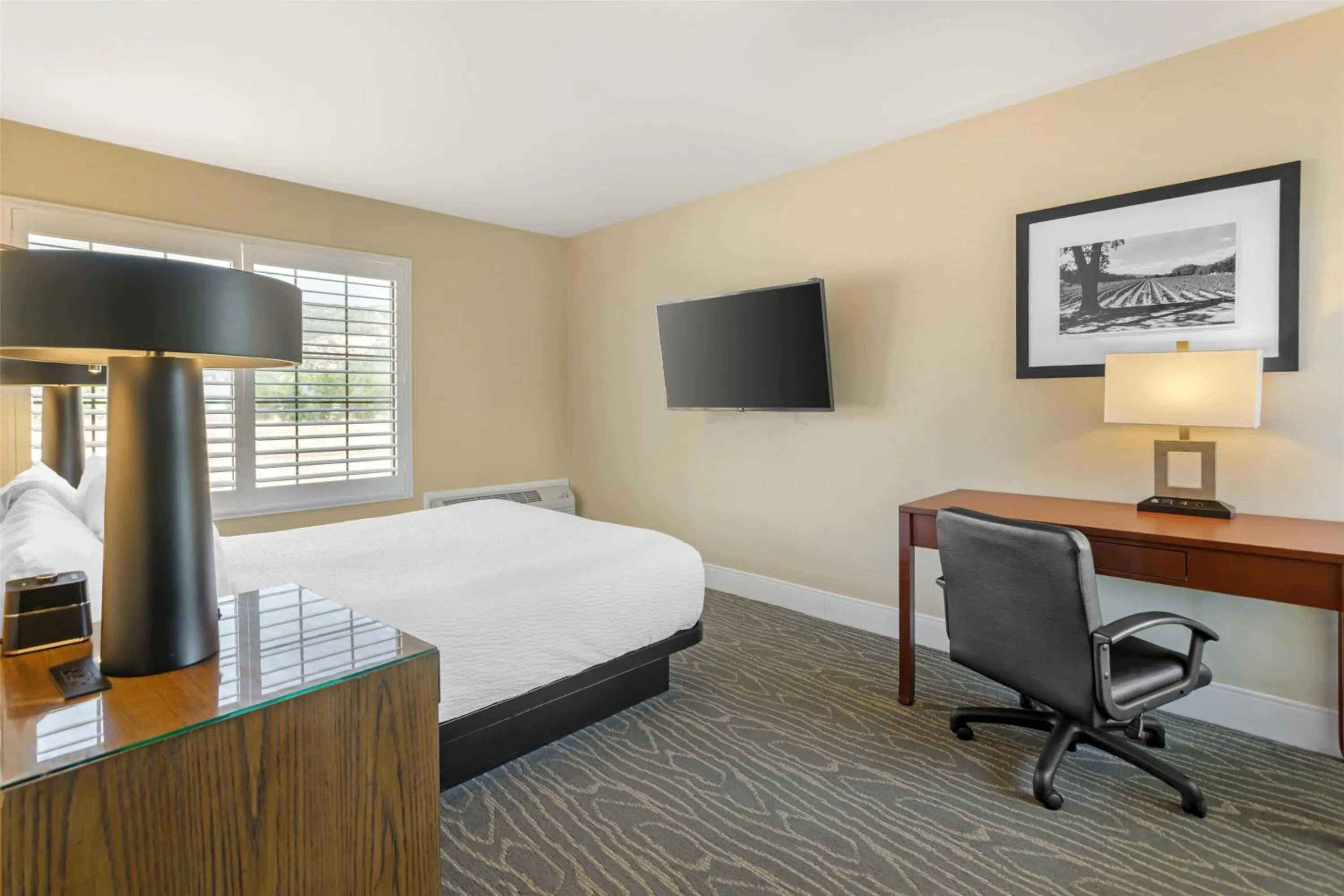 Queen Room - Non-Smoking in Best Western Plus Stevenson Manor