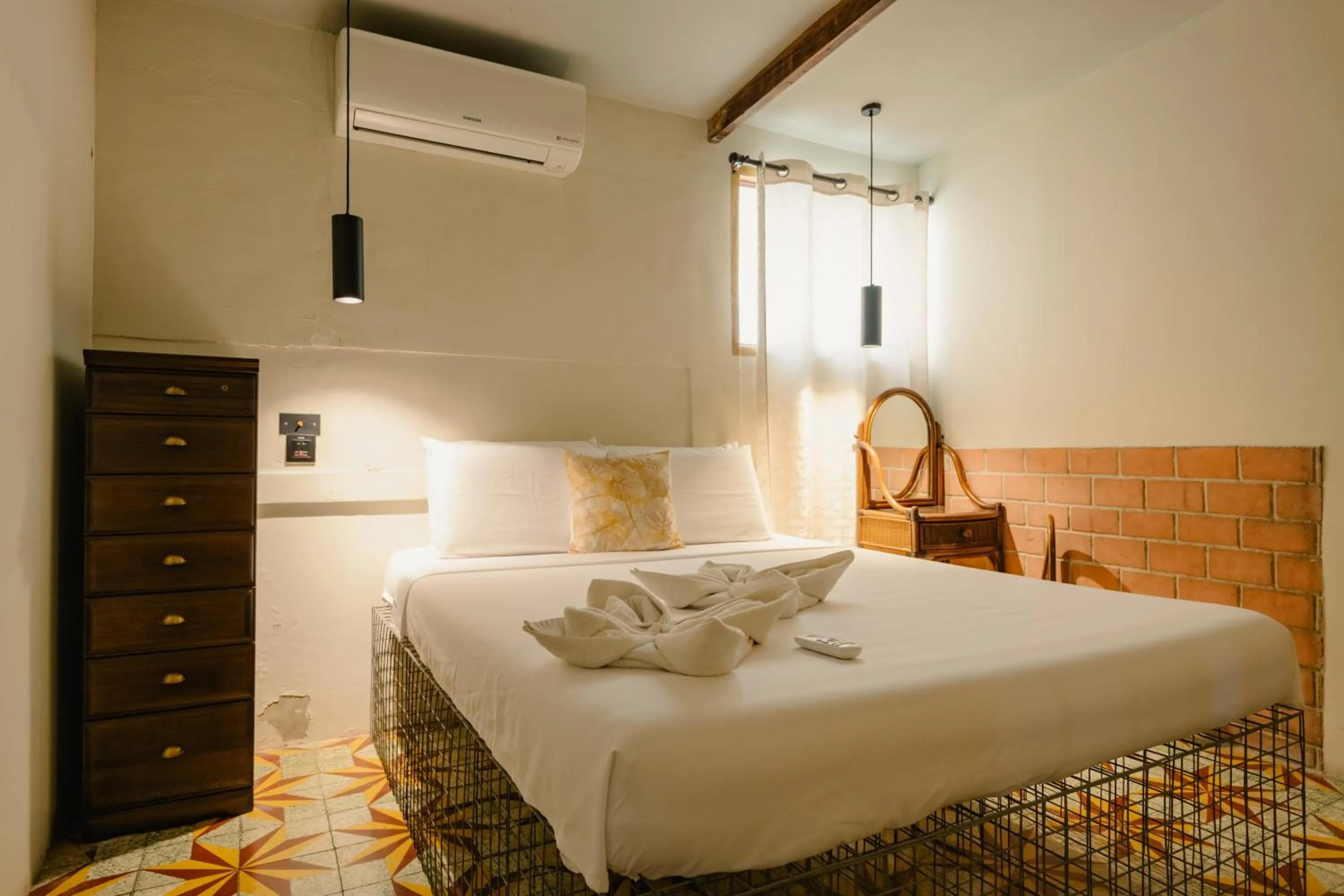 Deluxe Double Room in The Flying Fish Hostel Cebu