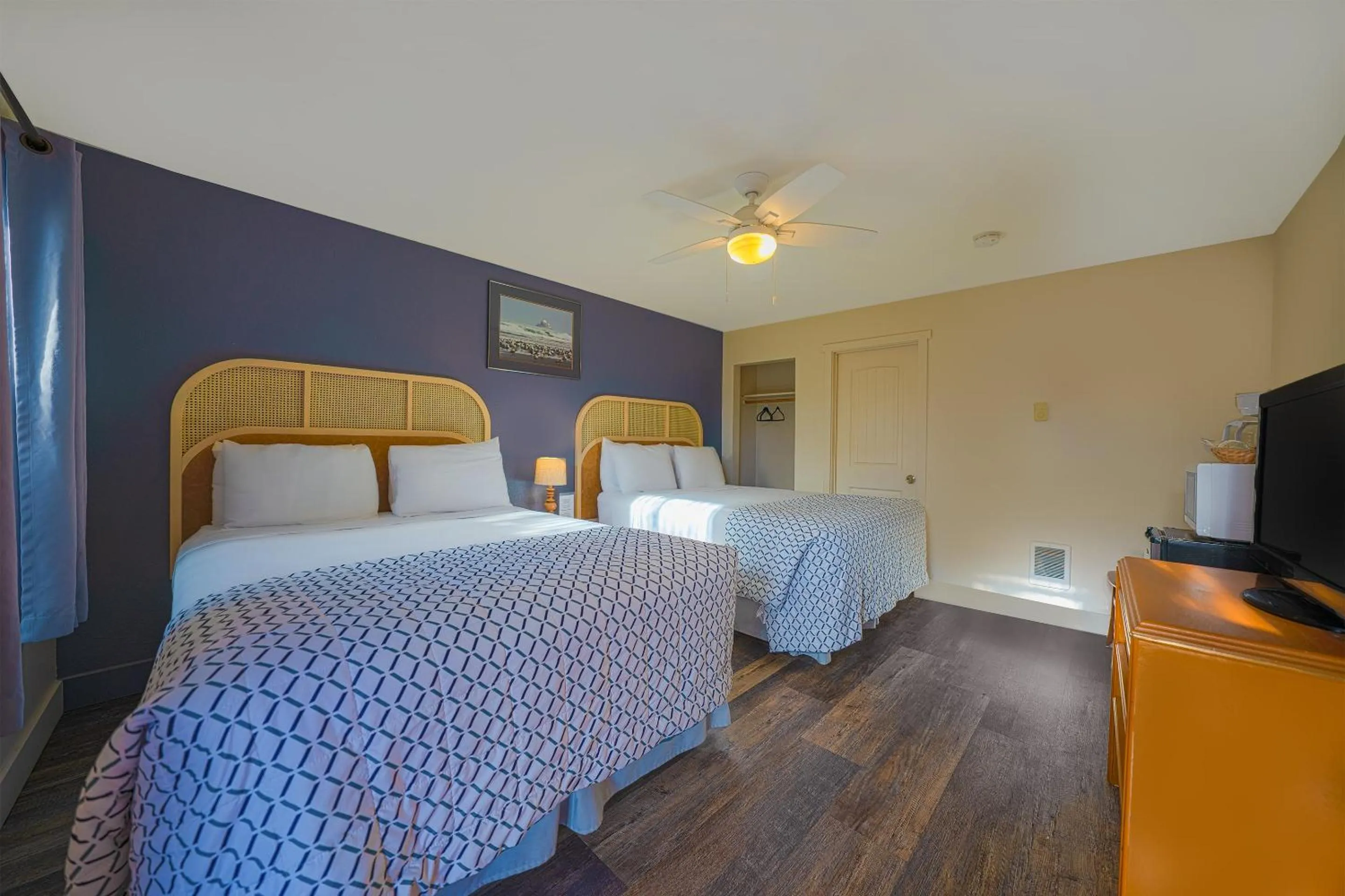 2 Full Bed in City Centre Motel by OYO