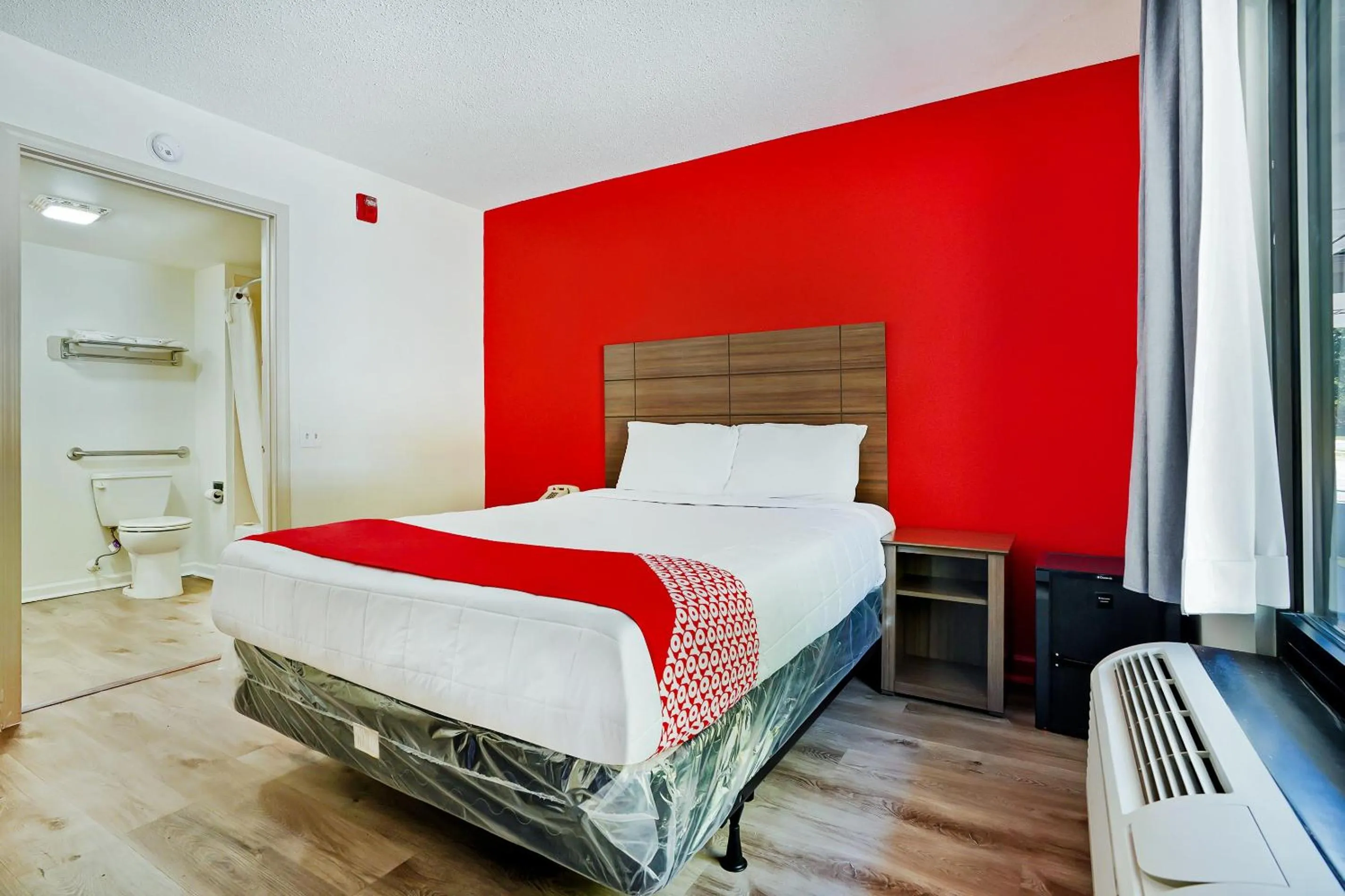 Queen Room in OYO Hotel Decatur I-285 The Perimeter