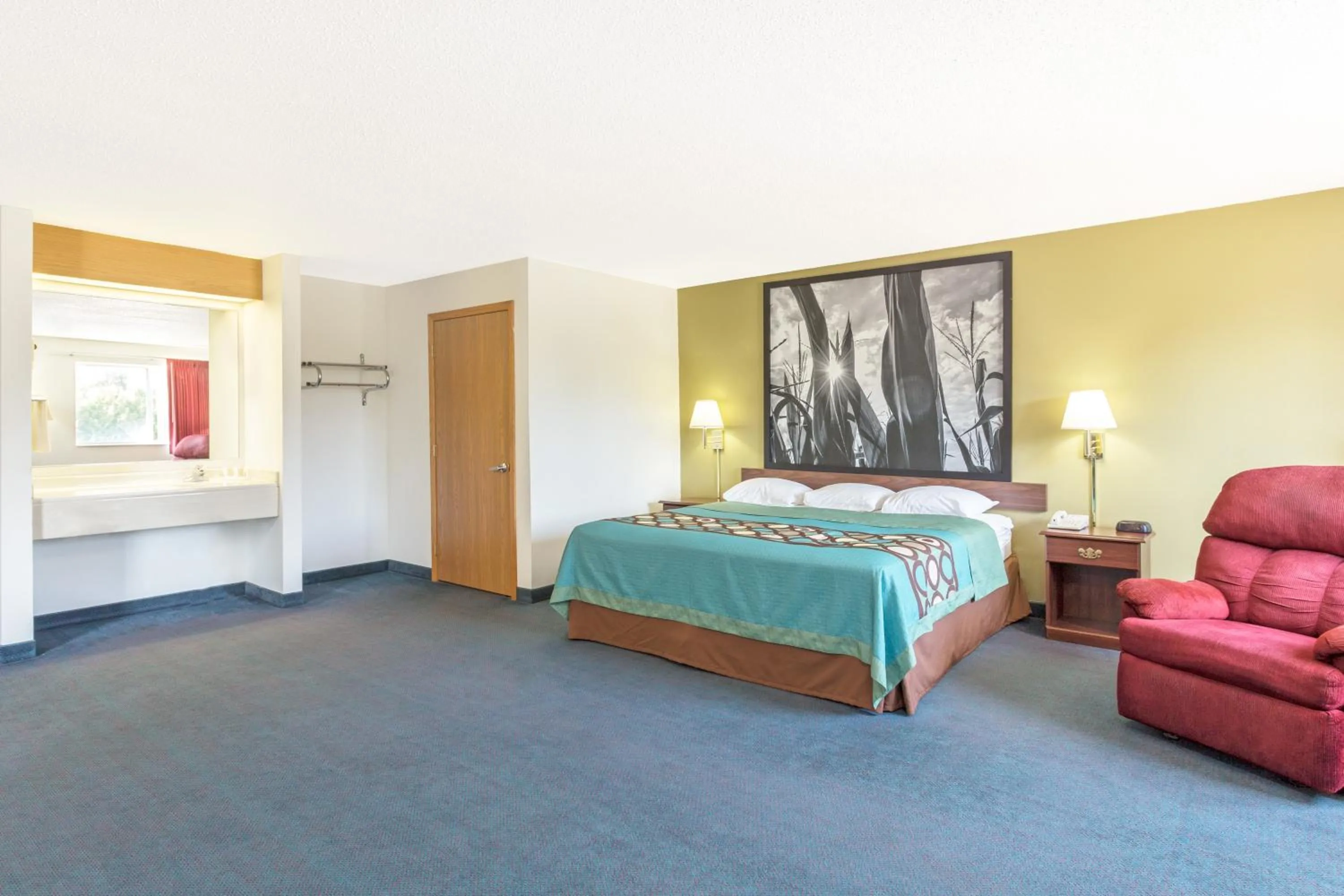 1 King Bed and 1 Double Bed, 1 Bedroom Suite, Non-Smoking in Super 8 by Wyndham Cresco IA