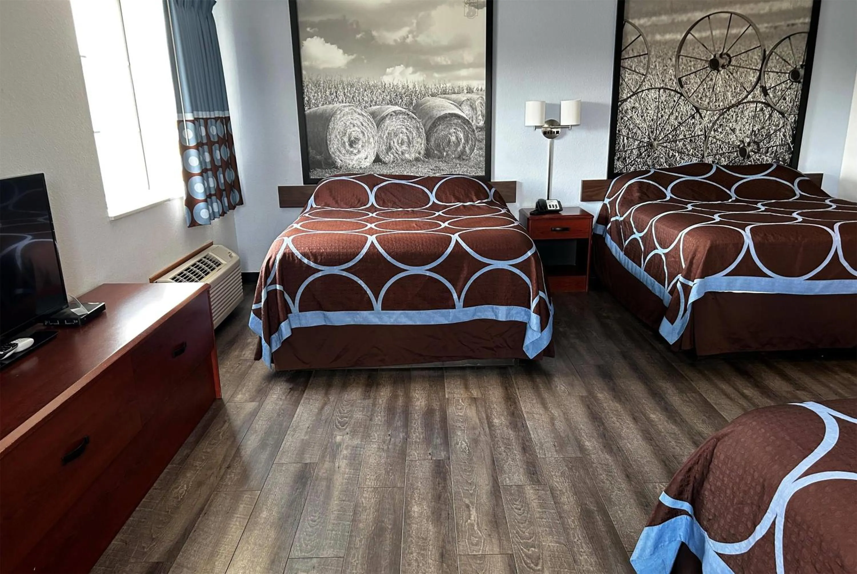 Studio Suite with Three Queen Beds - Non-Smoking in Super 8 by Wyndham Ida Grove