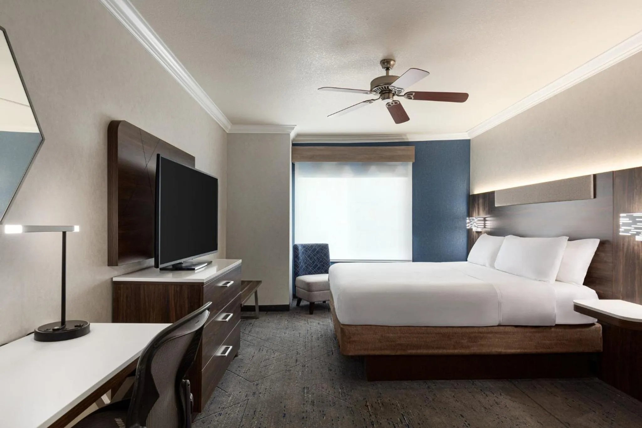 Executive Suite - Non-Smoking in Holiday Inn Express & Suites Bakersfield Central, an IHG Hotel
