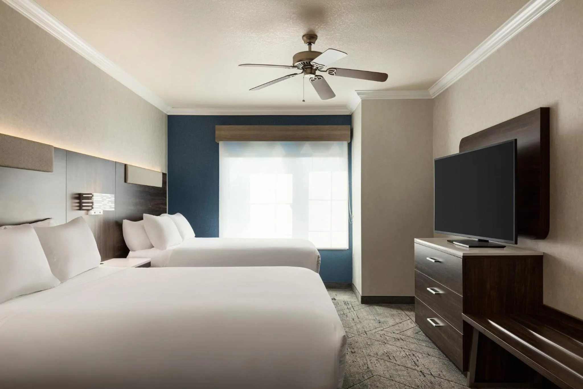 Queen Suite with Two Queen Beds in Holiday Inn Express & Suites Bakersfield Central, an IHG Hotel