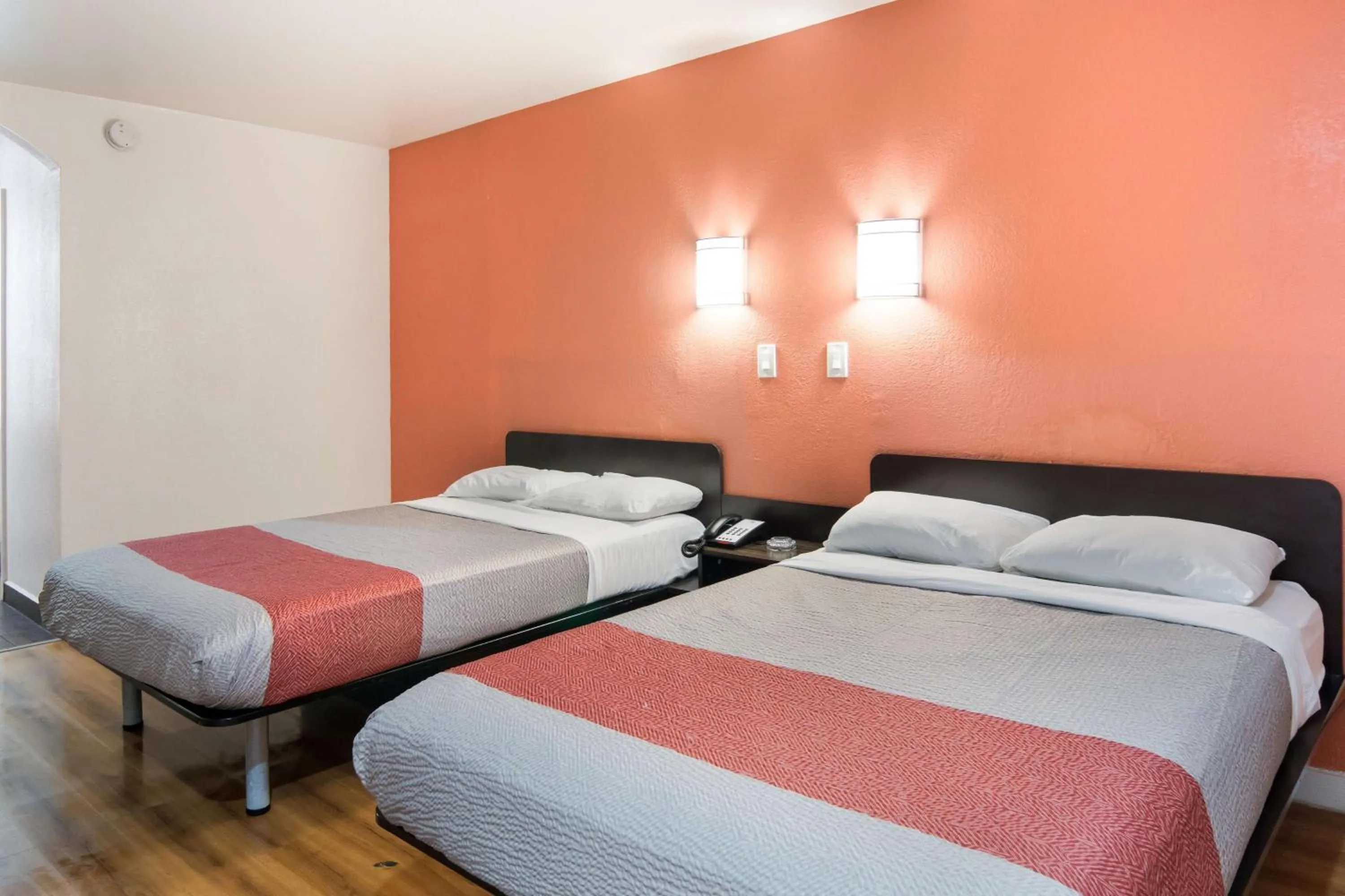 Deluxe Quadruple Room - Smoking in Motel 6-Fort Worth, TX - Seminary