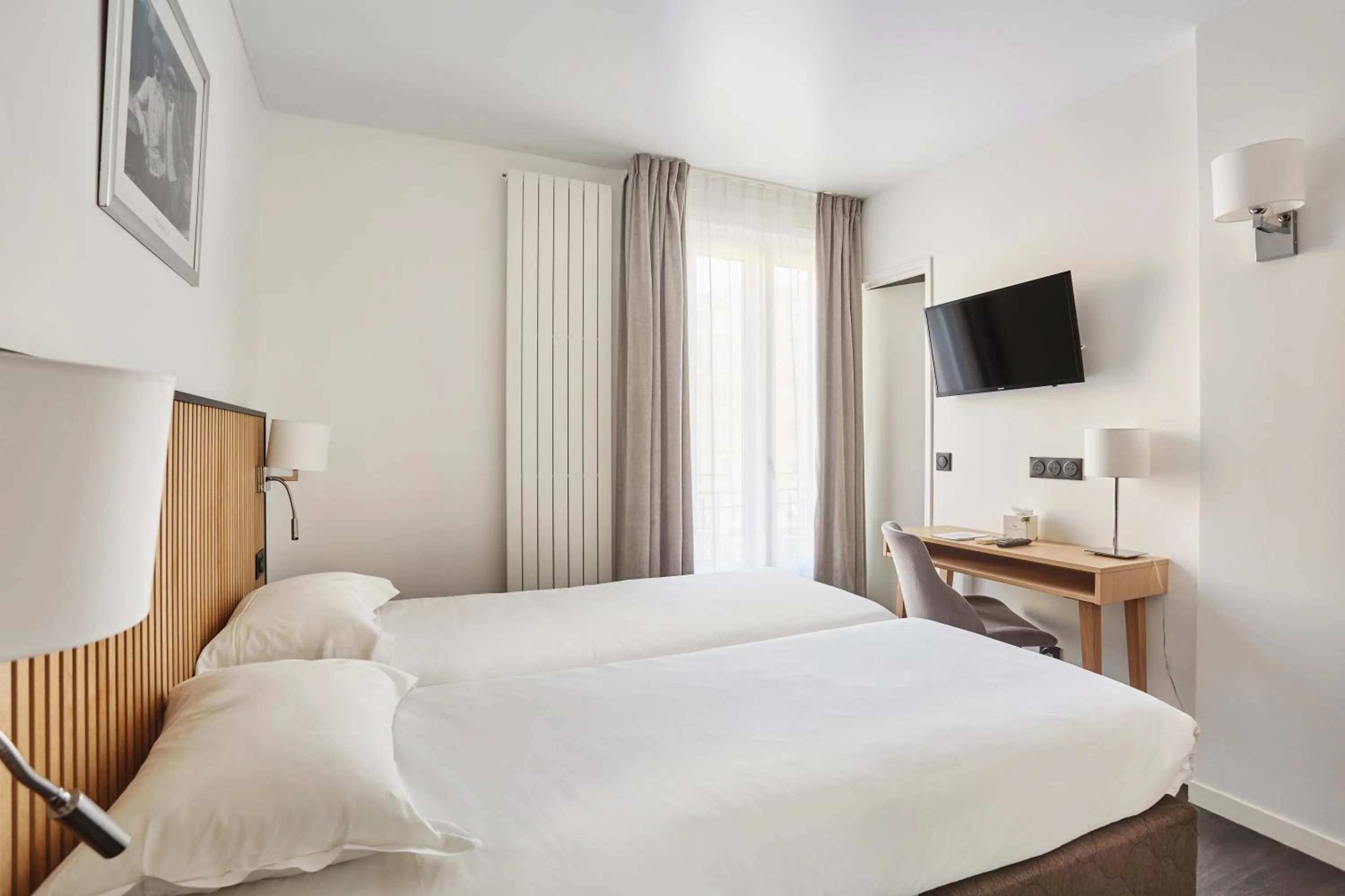 Twin Room in Hotel Gabriel Issy Paris