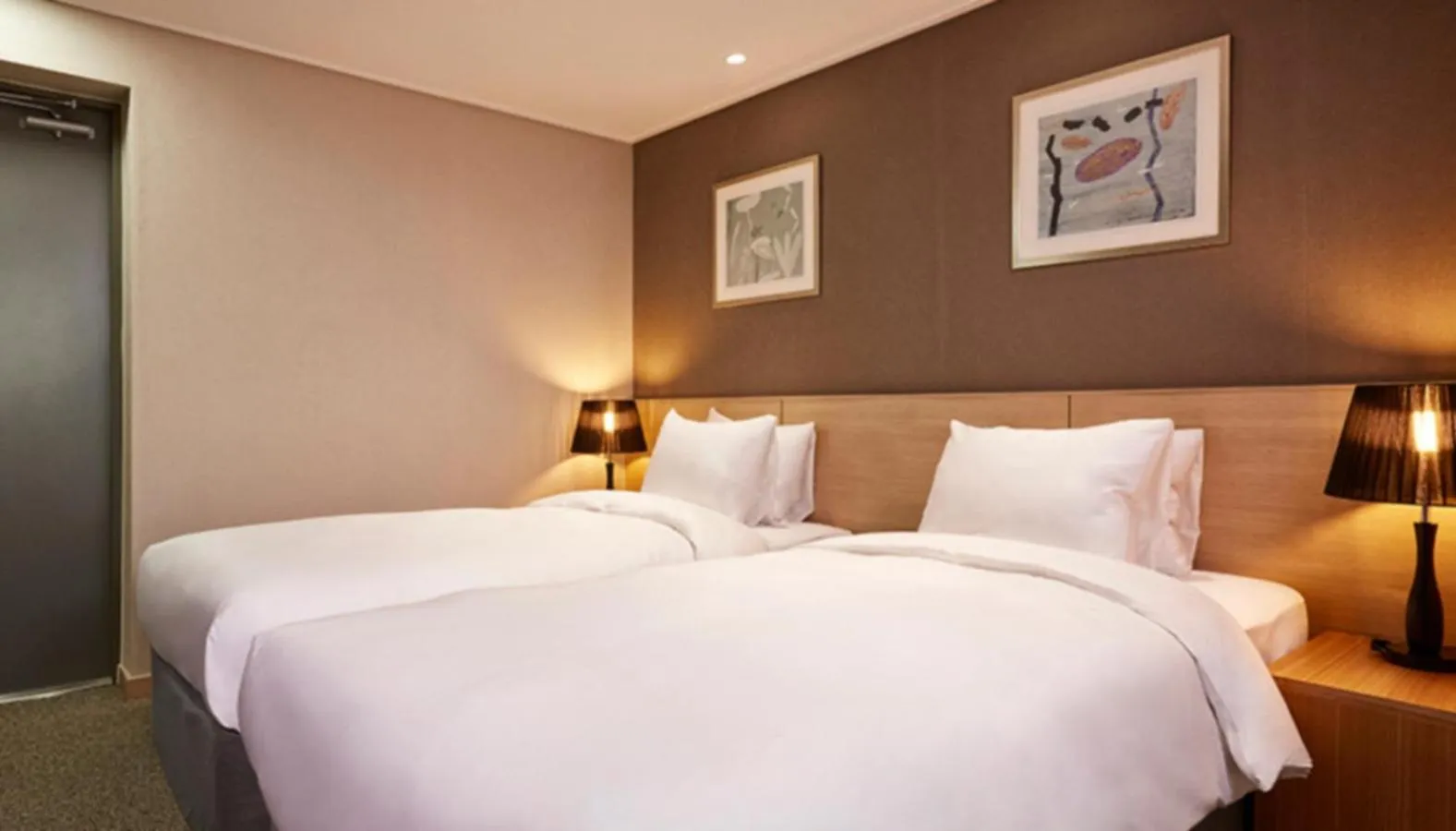 Twin Room with Balcony in New Raon Stay