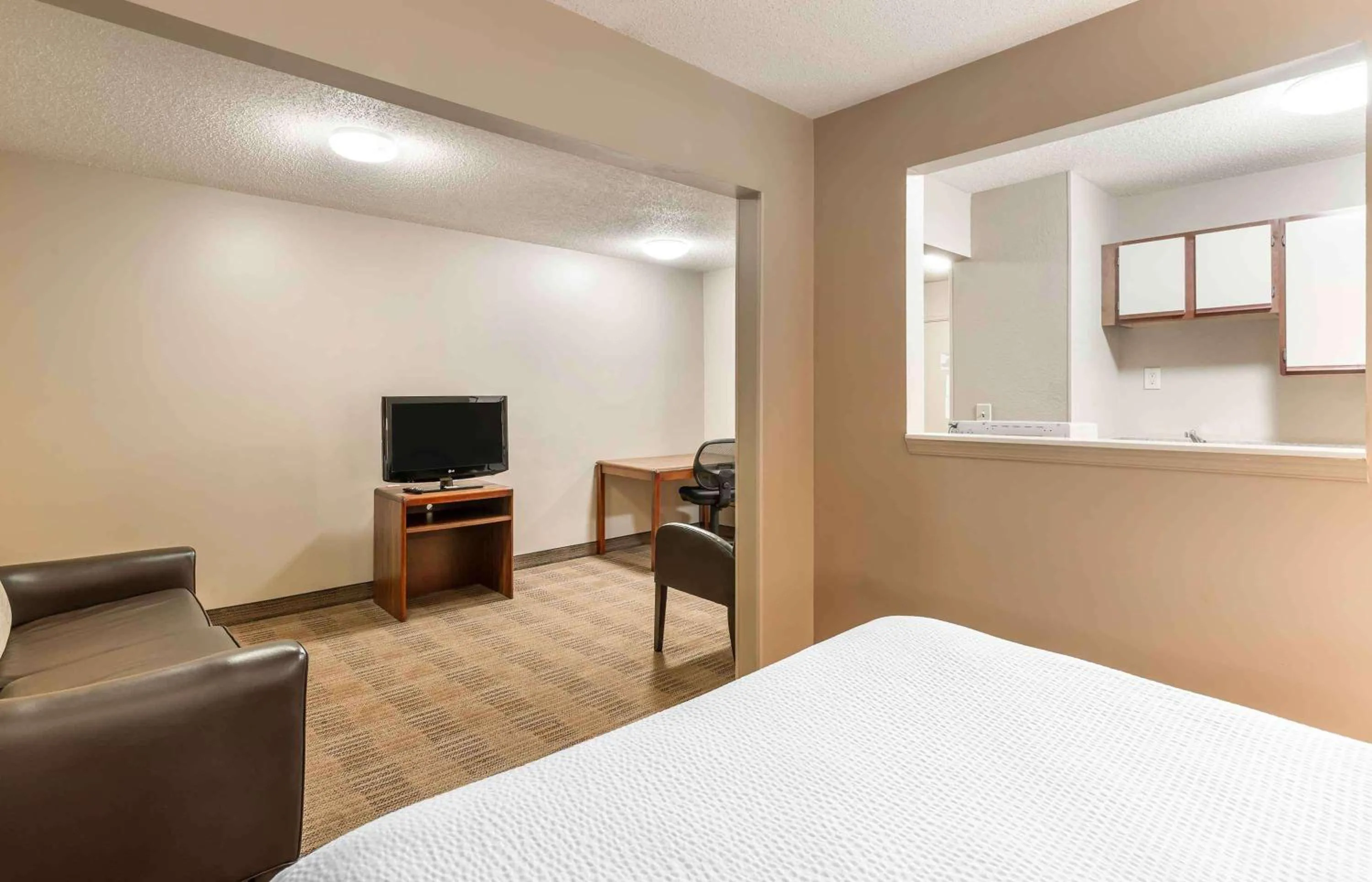 Deluxe Studio with 1 Queen Bed - Non-Smoking in Extended Stay America Select Suites - Richmond - Innsbrook