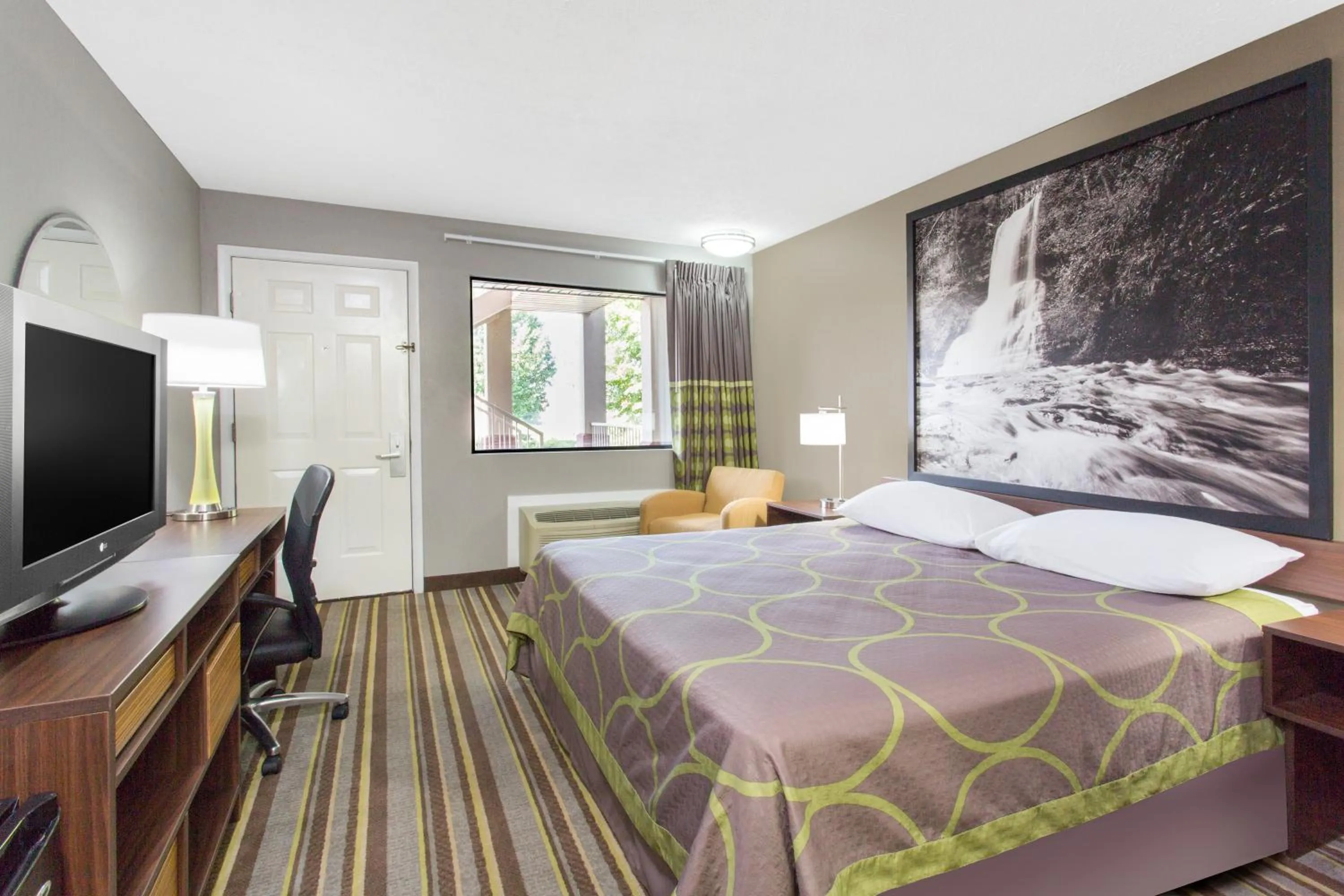 King Room - Non-Smoking in Super 8 by Wyndham Wytheville