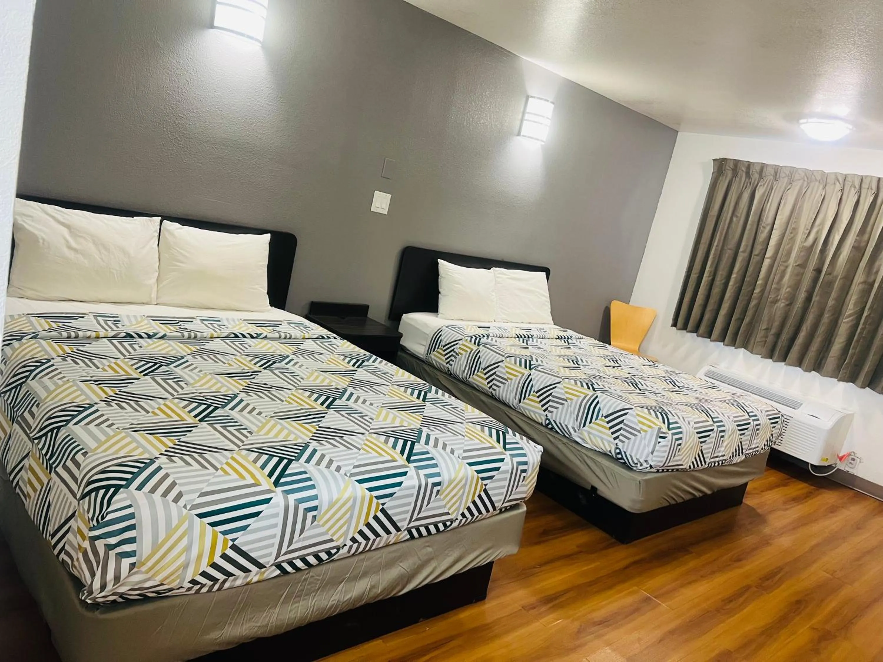 Deluxe Quadruple Room - Smoking in Motel 6-Brinkley, AR