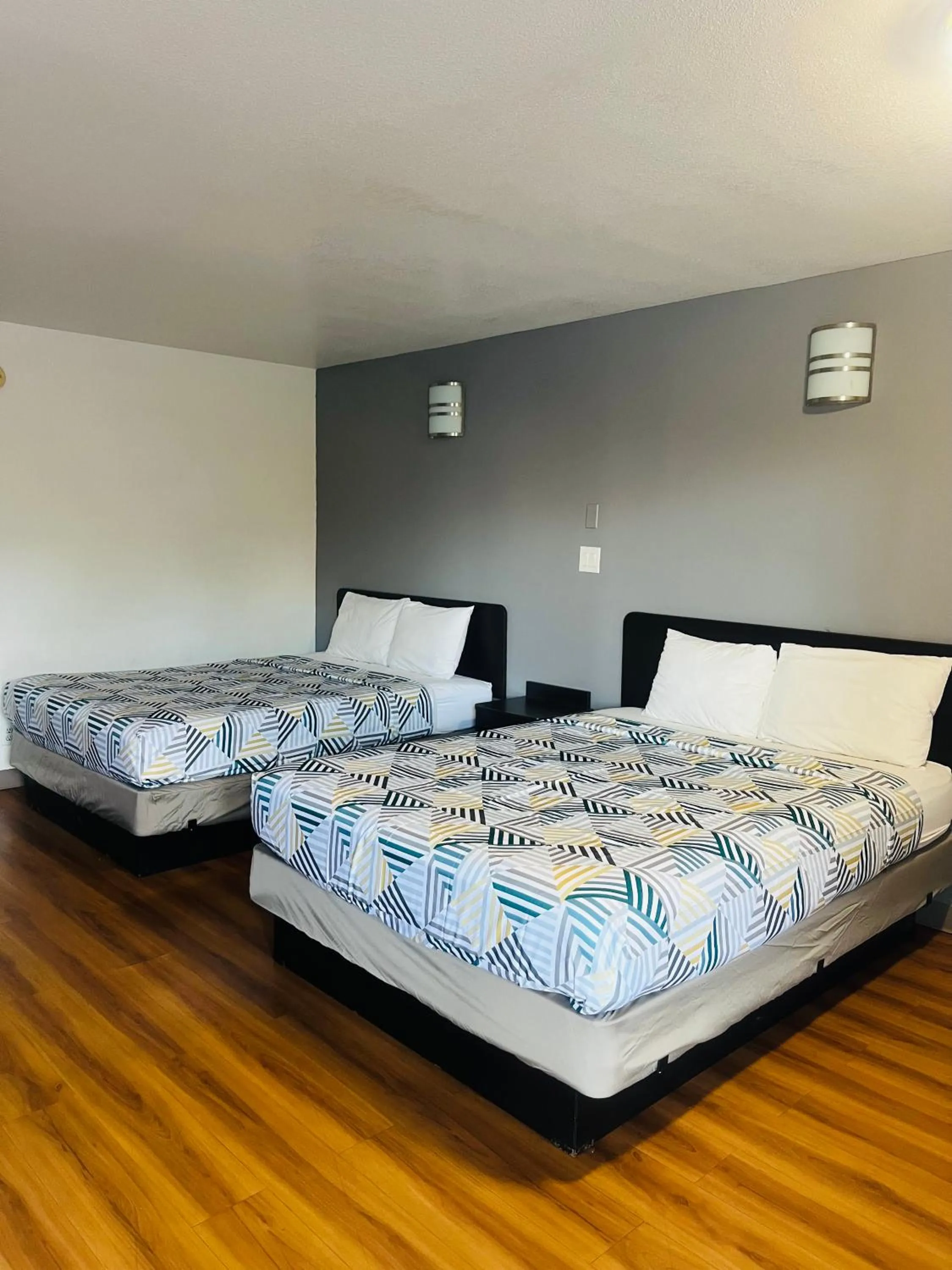 Deluxe Quadruple Room - Non-Smoking in Motel 6-Brinkley, AR