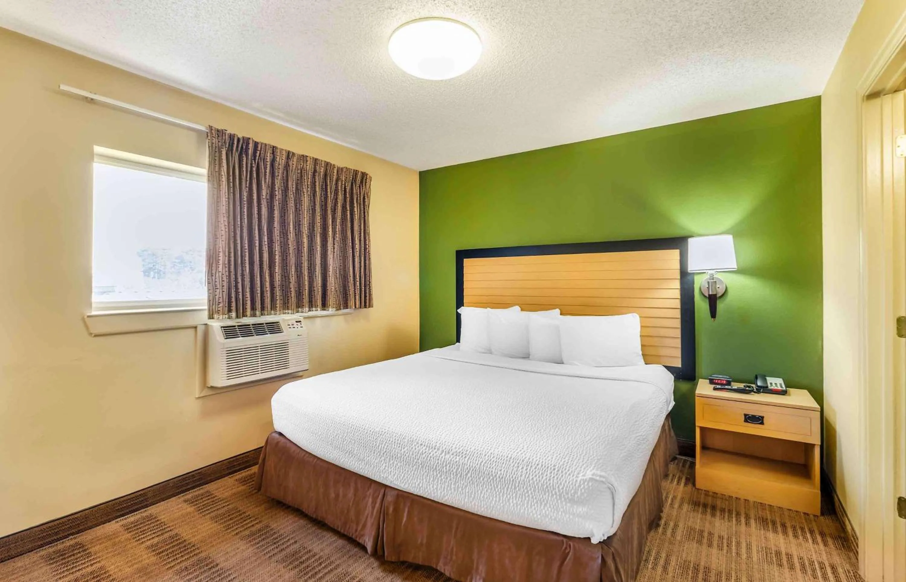 Studio with 1 King Bed - Non-Smoking in Extended Stay America Select Suites - Chesapeake - Churchland Blvd