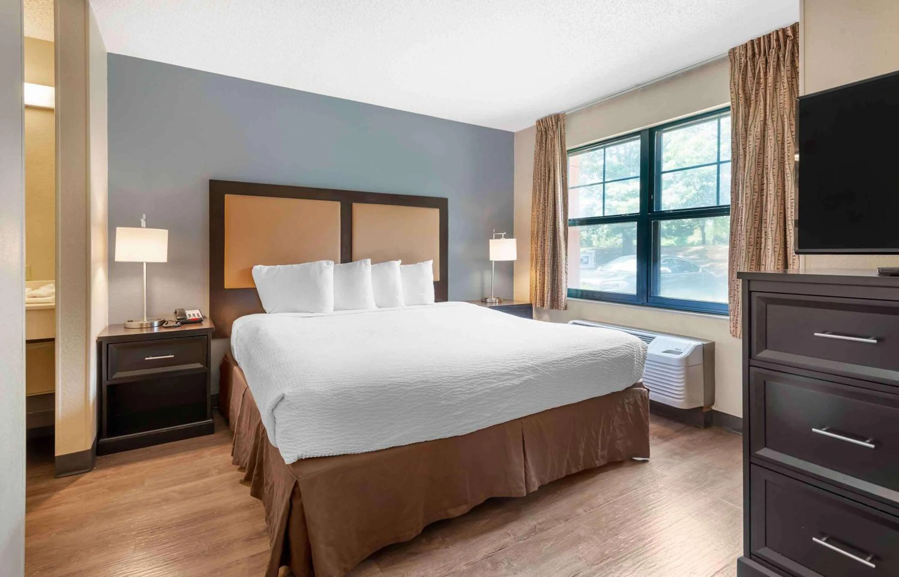 Deluxe Studio with 1 King Bed - Non-Smoking in Extended Stay America Suites - Princeton - West Windsor
