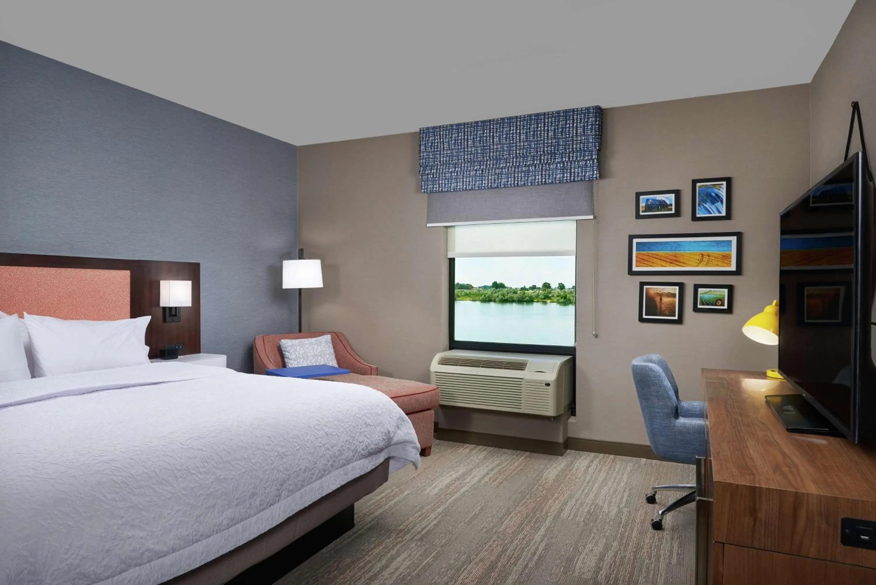 King Room with View - Non-Smoking in Hampton Inn Burley