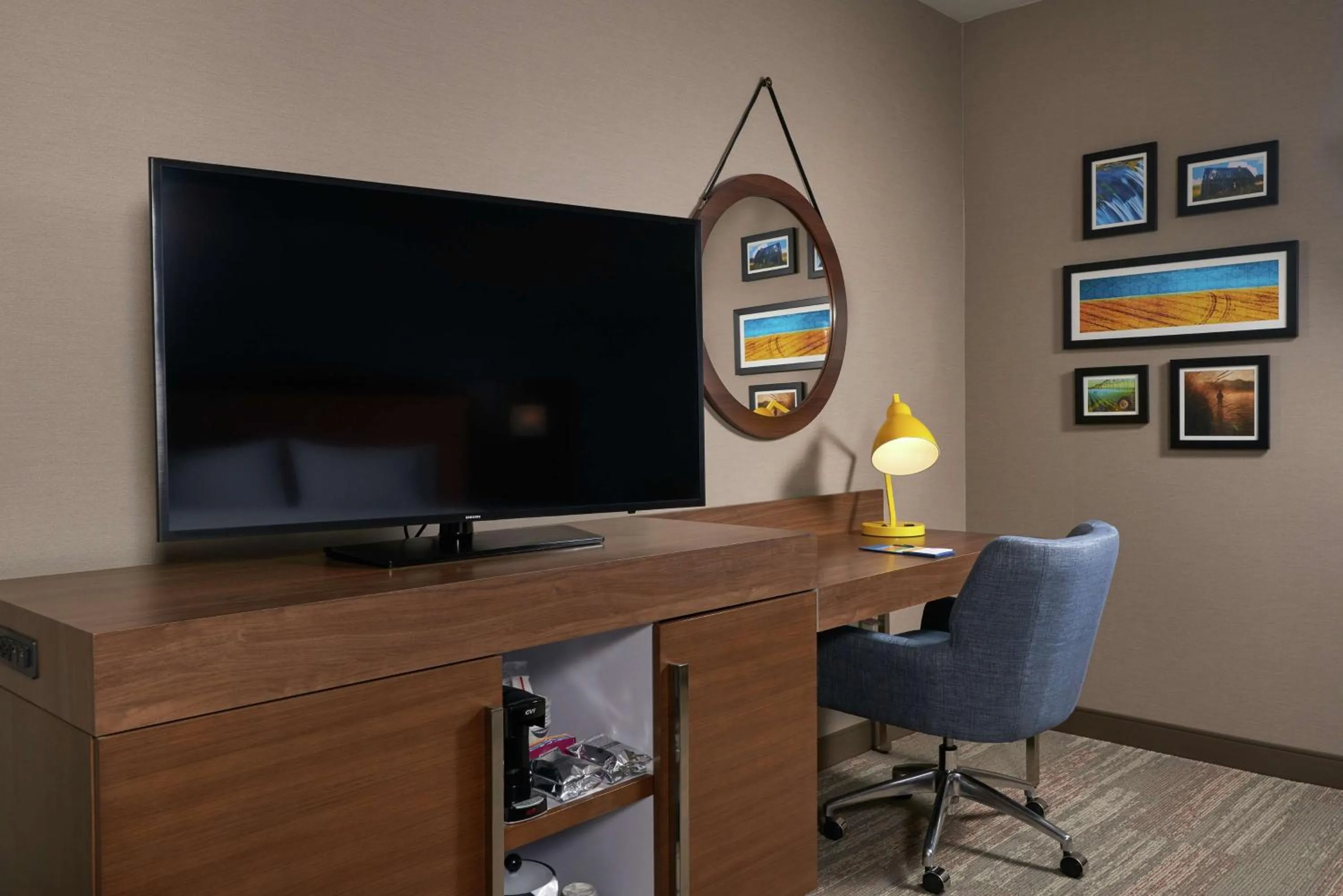 King Room - Mobility Access/Non-Smoking in Hampton Inn Burley