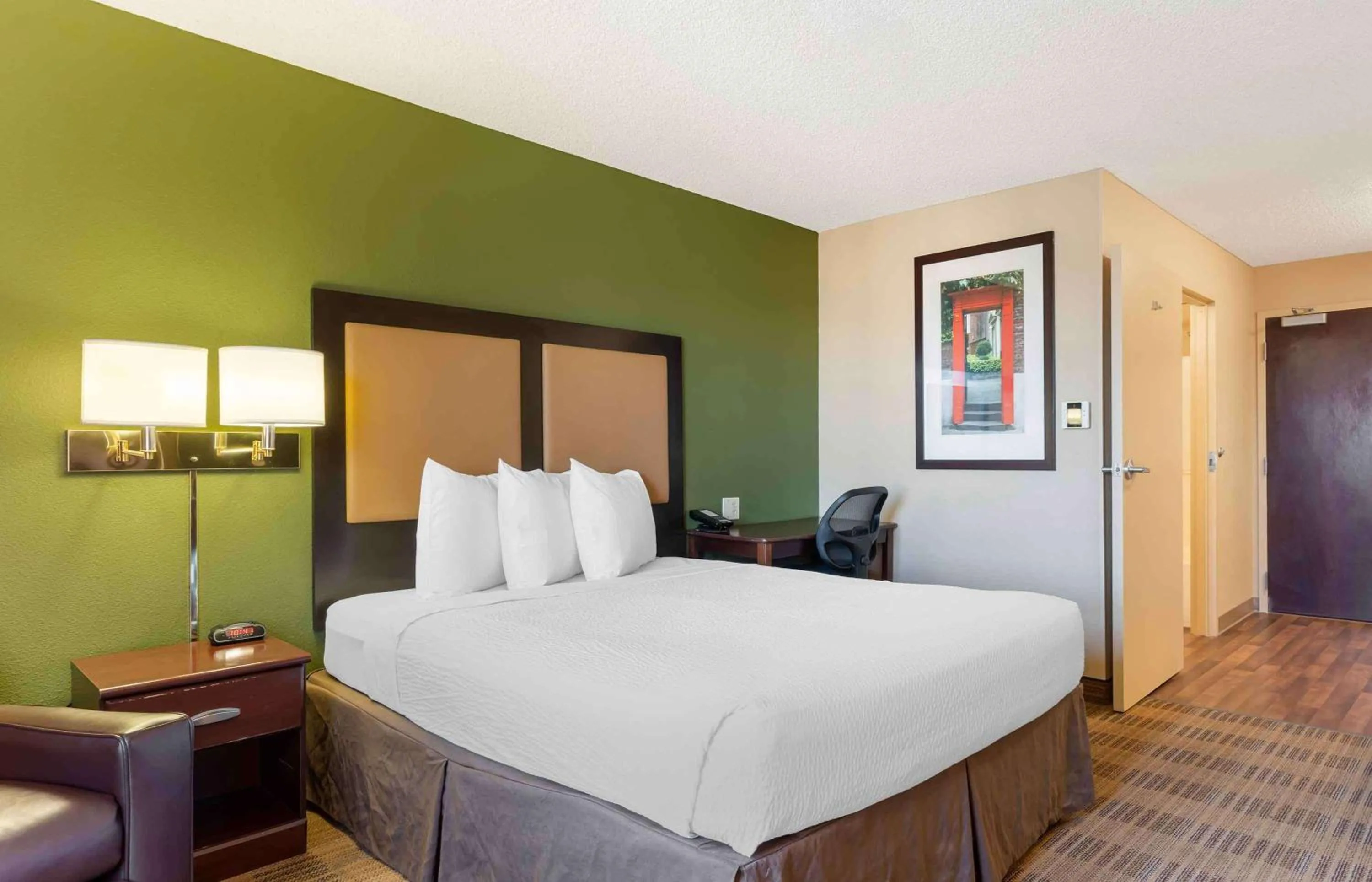 Queen studio with 1 Queen Bed - Disability Access/Non-Smoking in Extended Stay America Suites - Sacramento - Vacaville