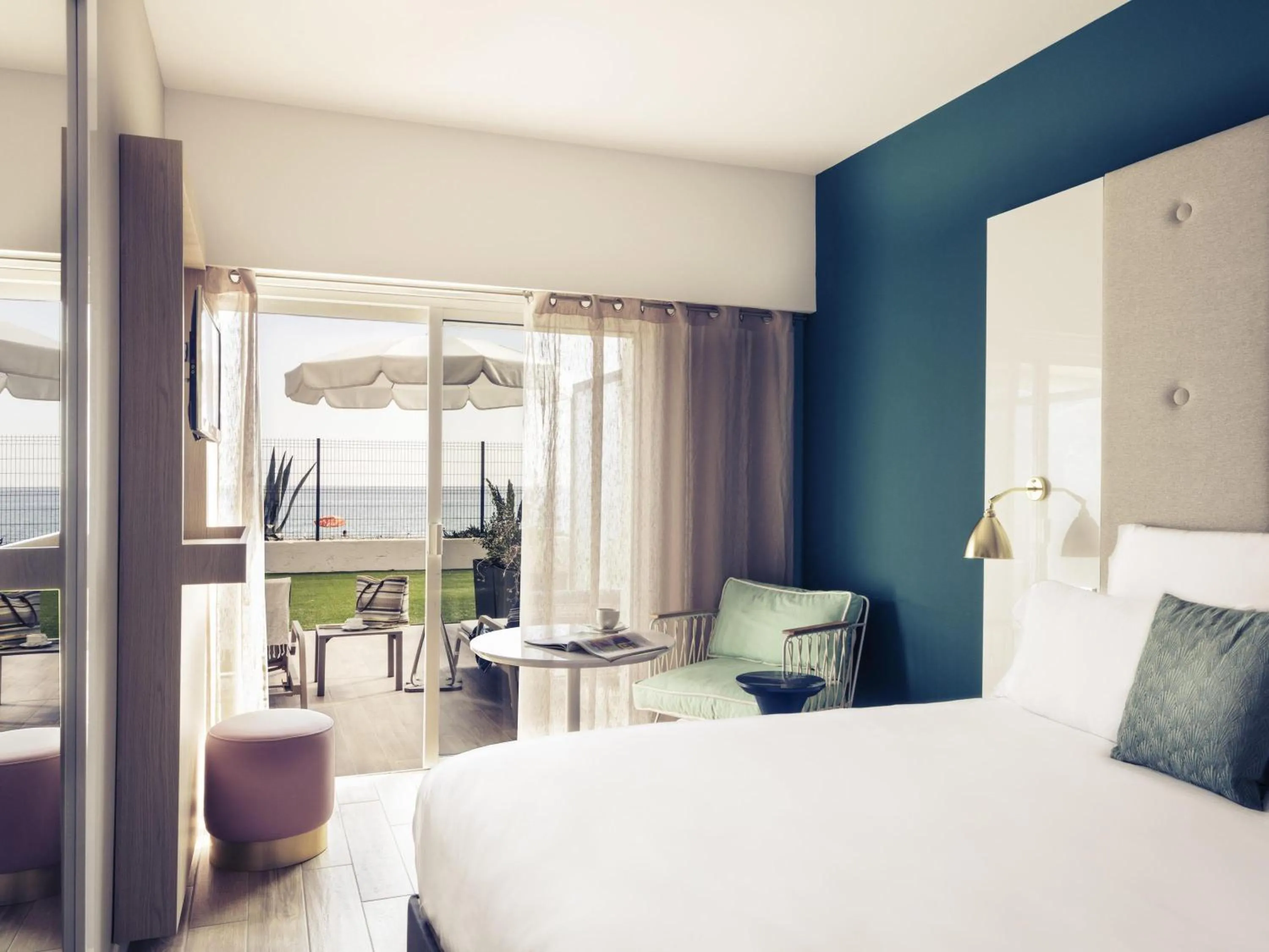 Privilege Room on the Beach in Mercure Villeneuve Loubet Plage