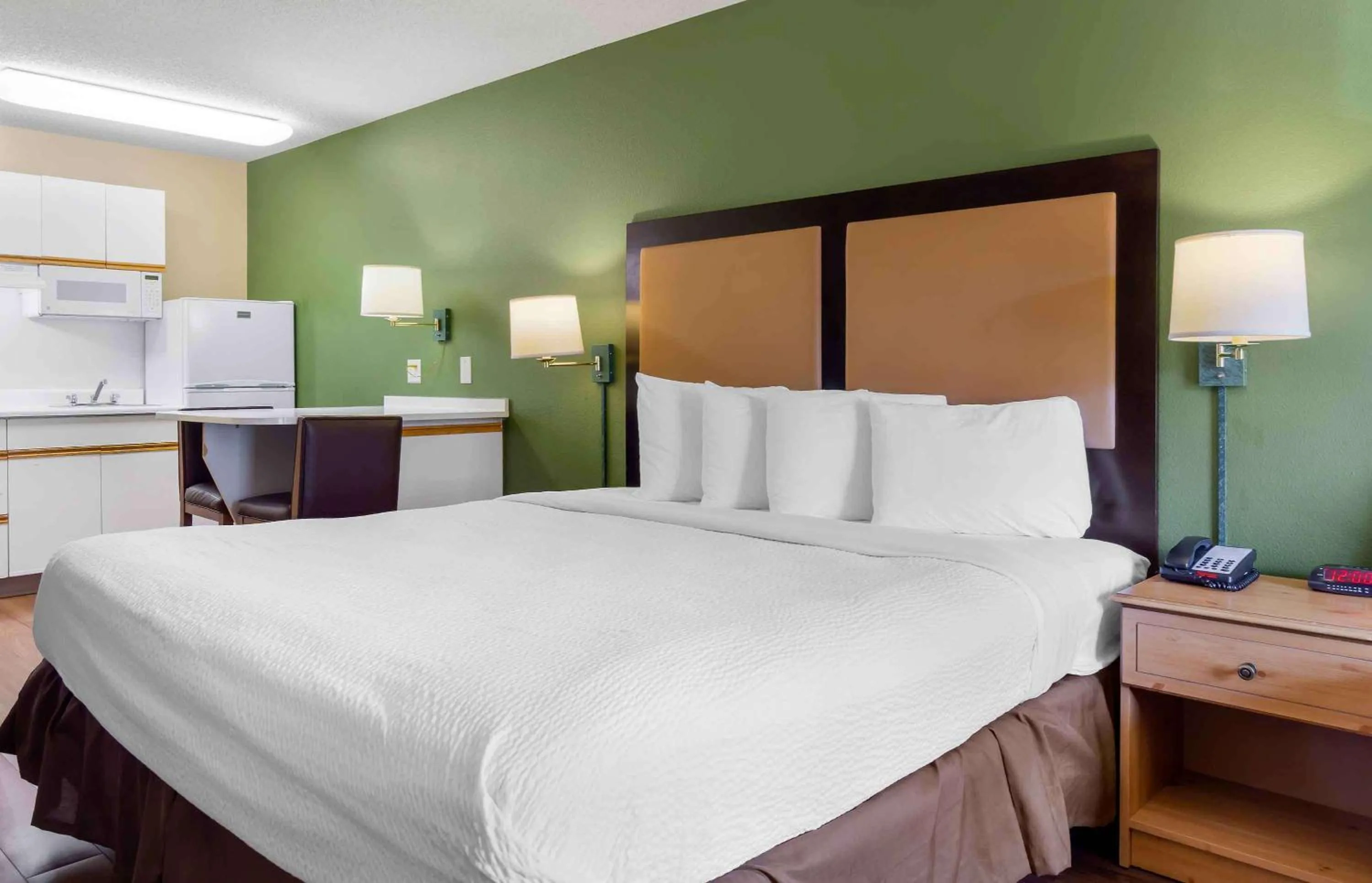 Deluxe Studio with 1 King Bed - Non-Smoking in Extended Stay America Suites - Seattle - Southcenter