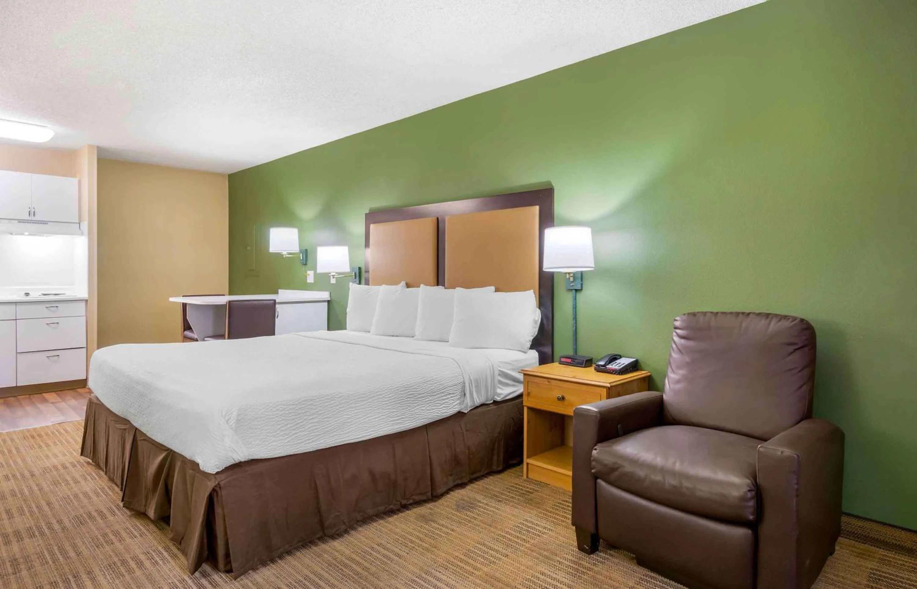 Studio with One King Bed - Non-Smoking in Extended Stay America Suites - Seattle - Southcenter