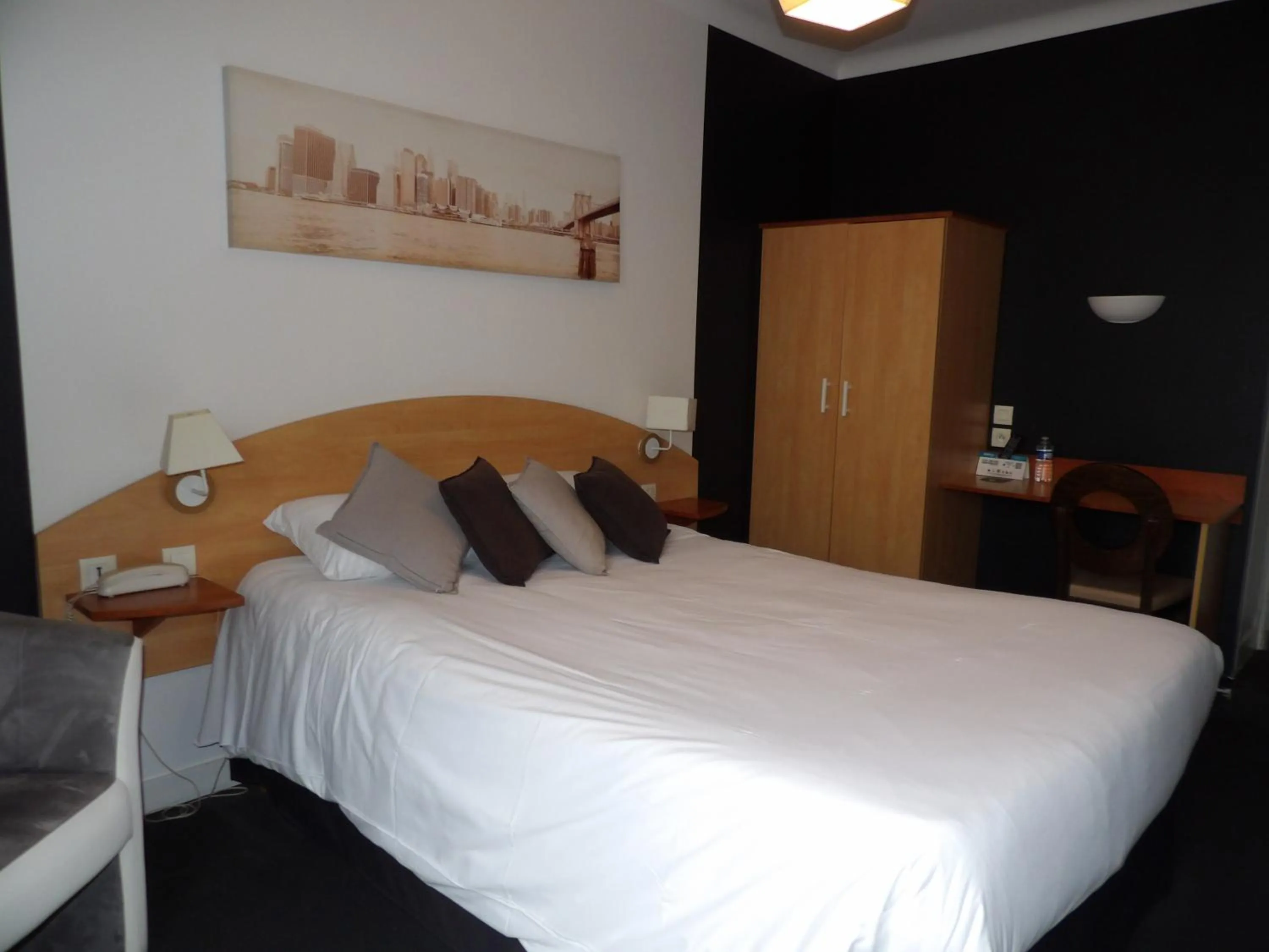 Standard Double Room - Non-Smoking in Hotel le Broceliande - Sure Hotel Collection by Best Western