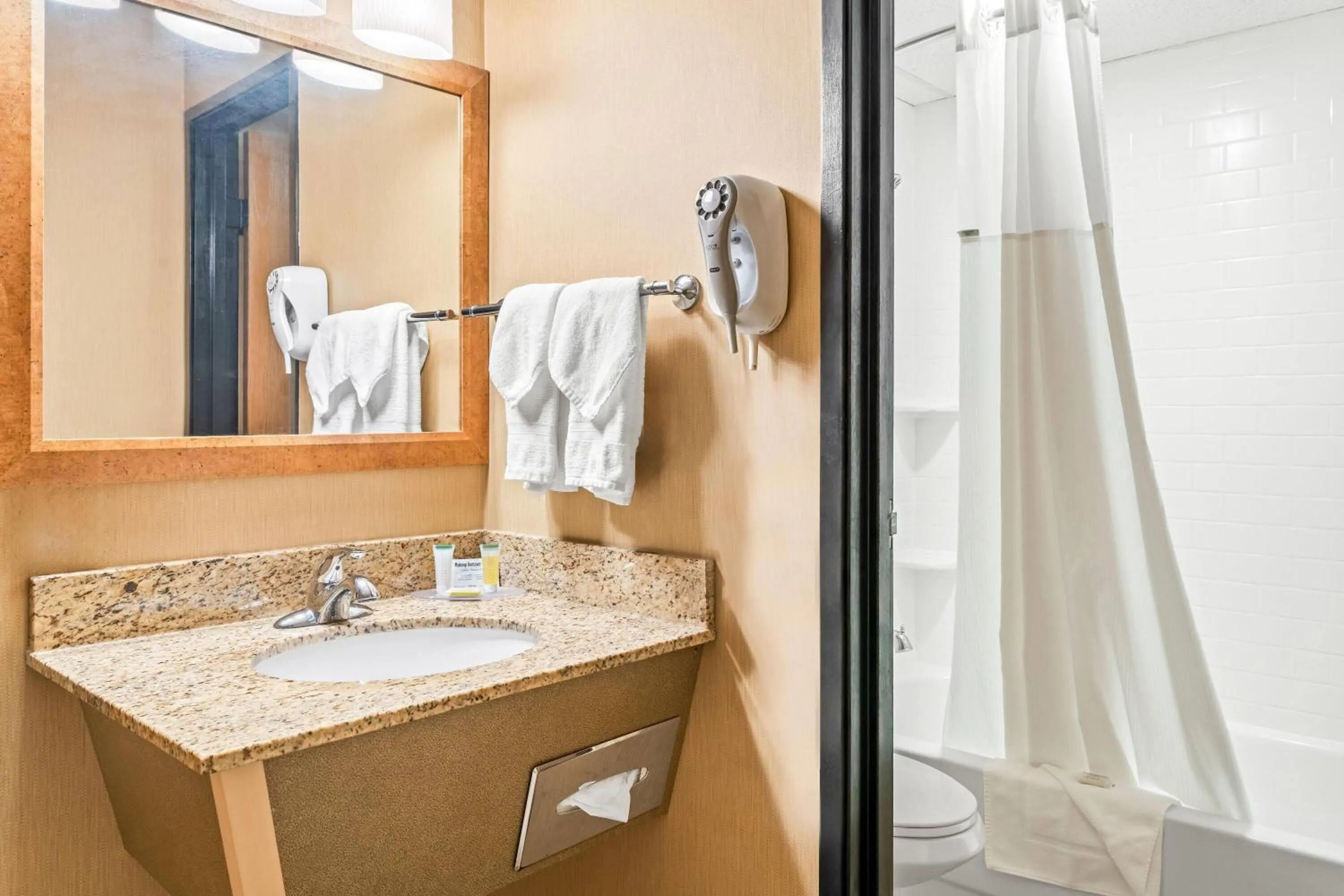 Queen Room with Two Queen Beds - Non-Smoking in Days Inn by Wyndham Helena