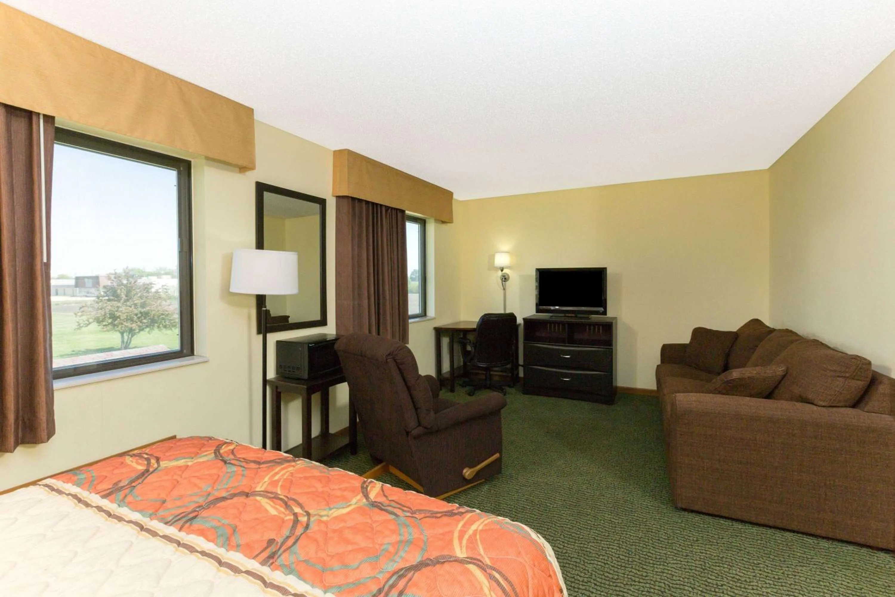 King Studio Suite - Non-Smoking in Super 8 by Wyndham Perry IA