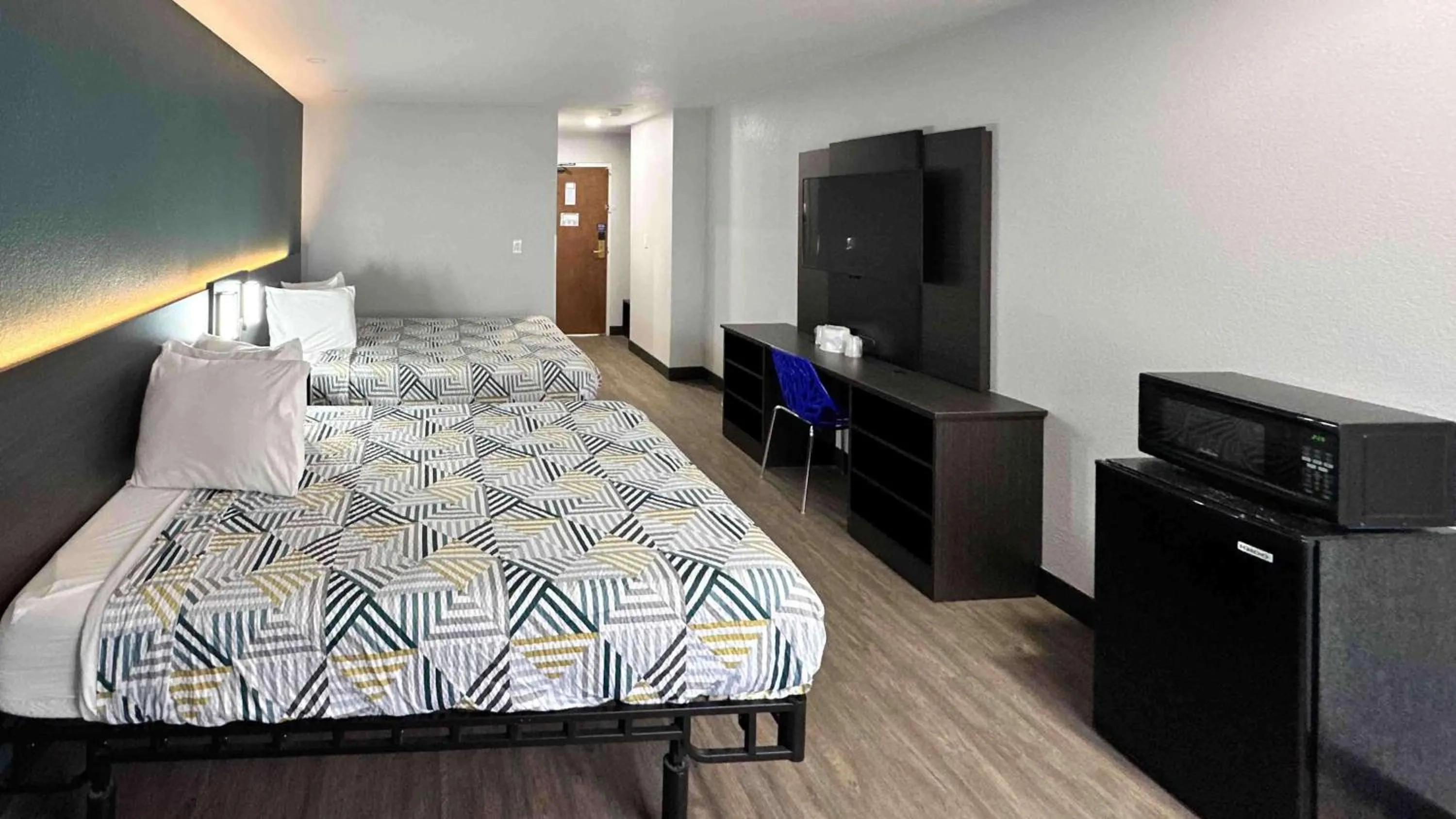 Deluxe King Suite - Non-Smoking in Motel 6-Lebec, CA