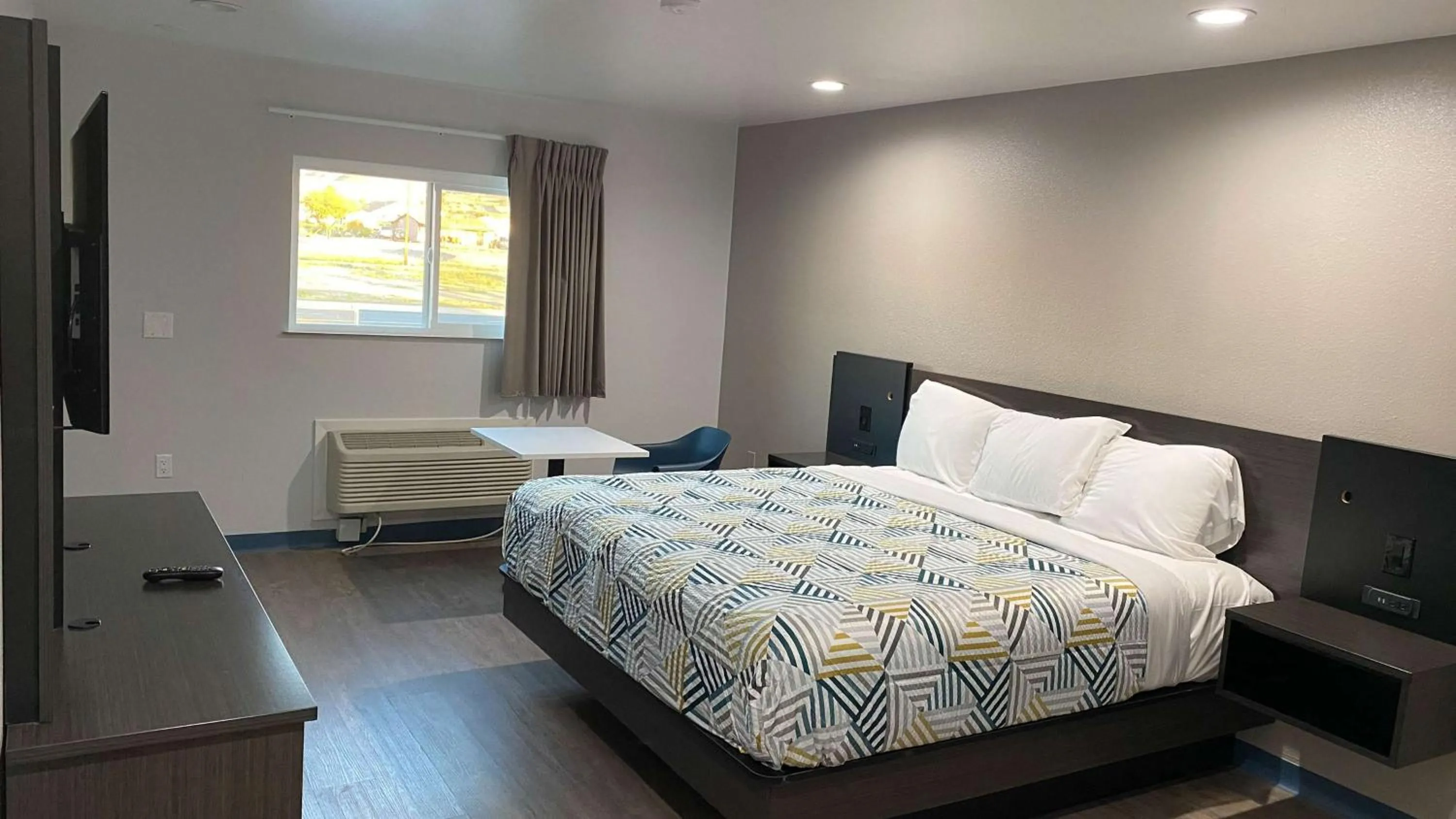 King Room - Disability Access - Non-Smoking in Motel 6 Bullhead City, Az - Laughlin