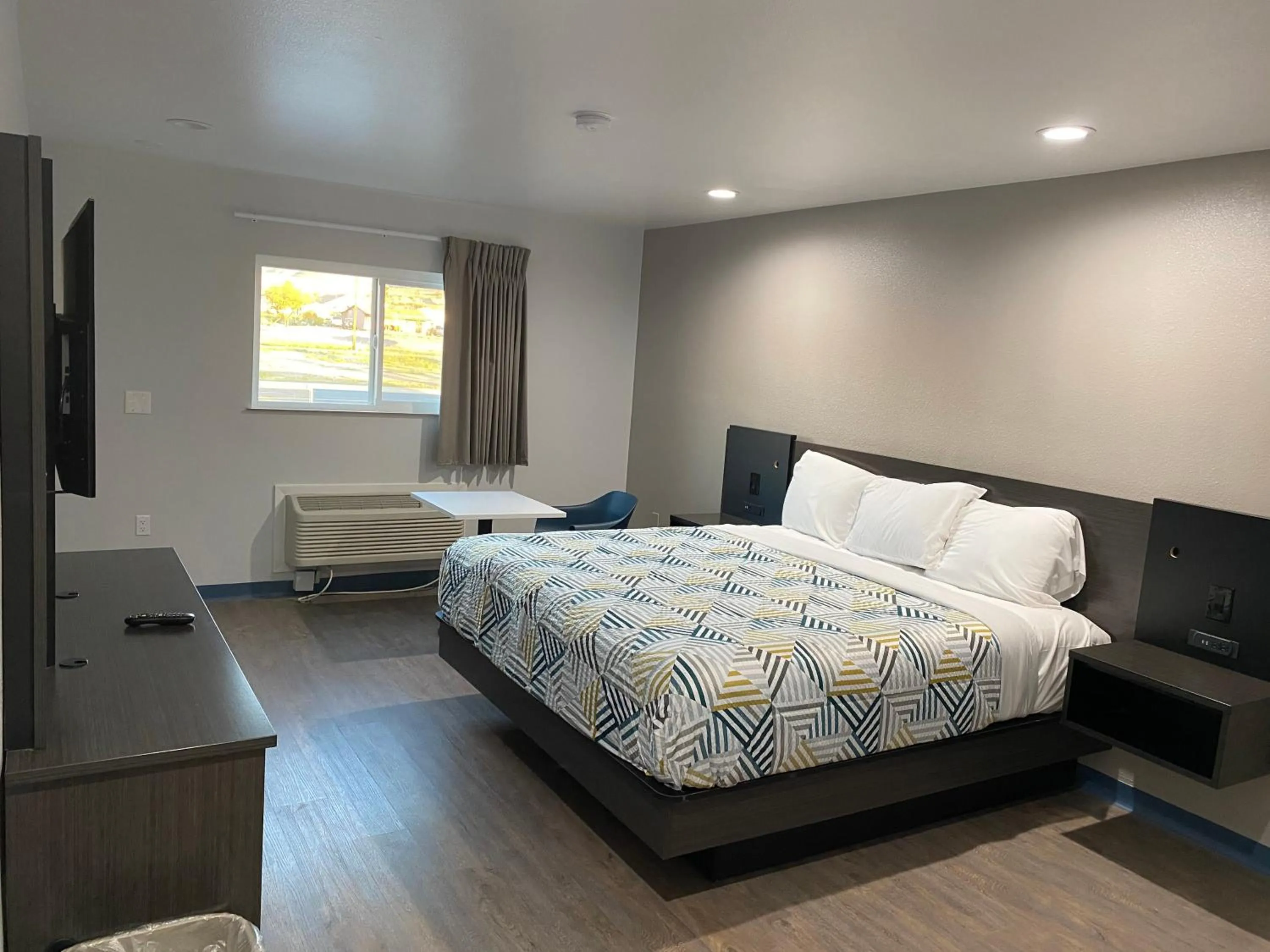 King Room - Non-Smoking in Motel 6 Bullhead City, Az - Laughlin