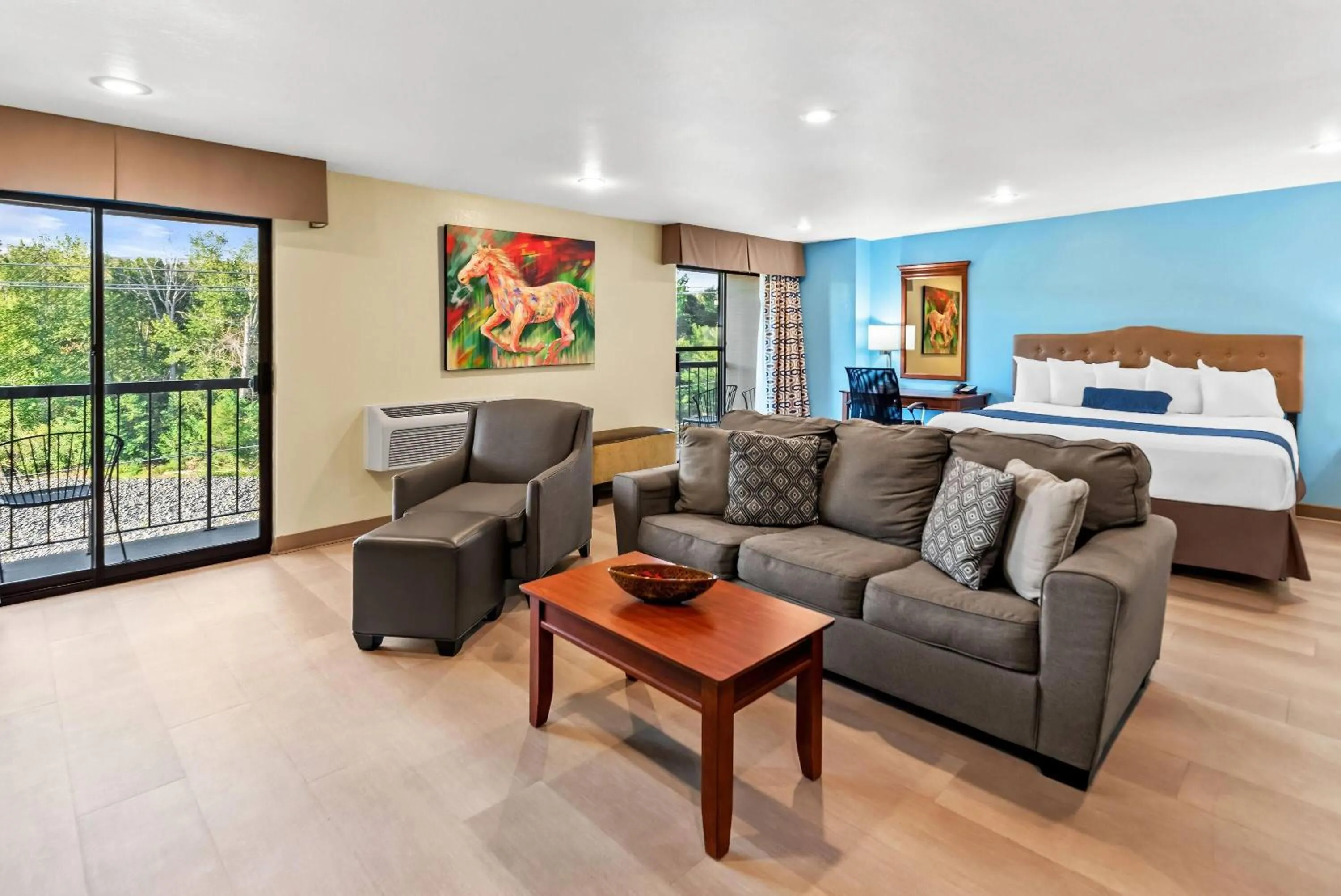 King Studio Suite with River View - Non-Smoking in Baymont by Wyndham Yakima Riverfront