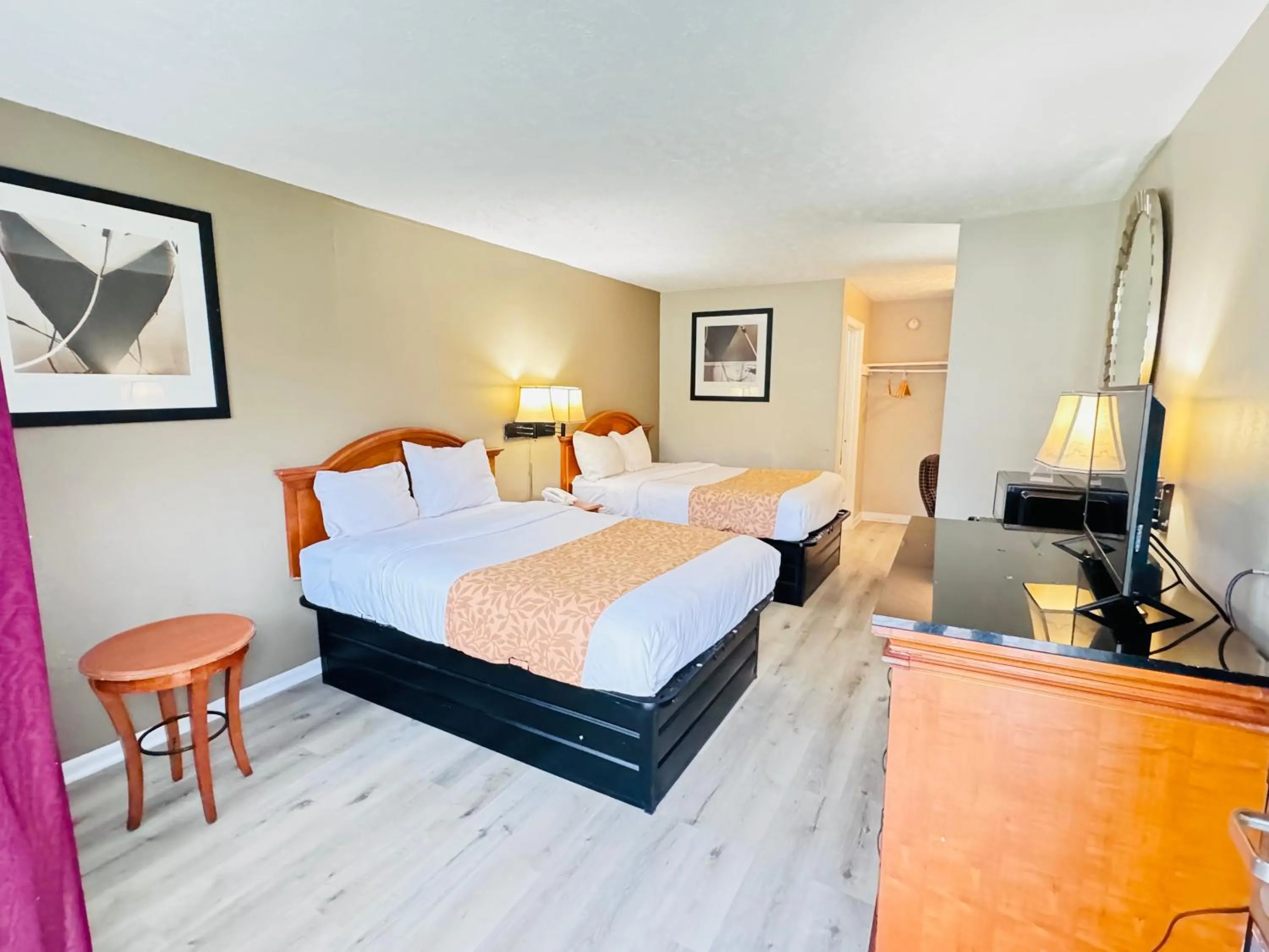 Double Room with Two Double Beds - Non-Smoking in Rodeway Inn Jackson