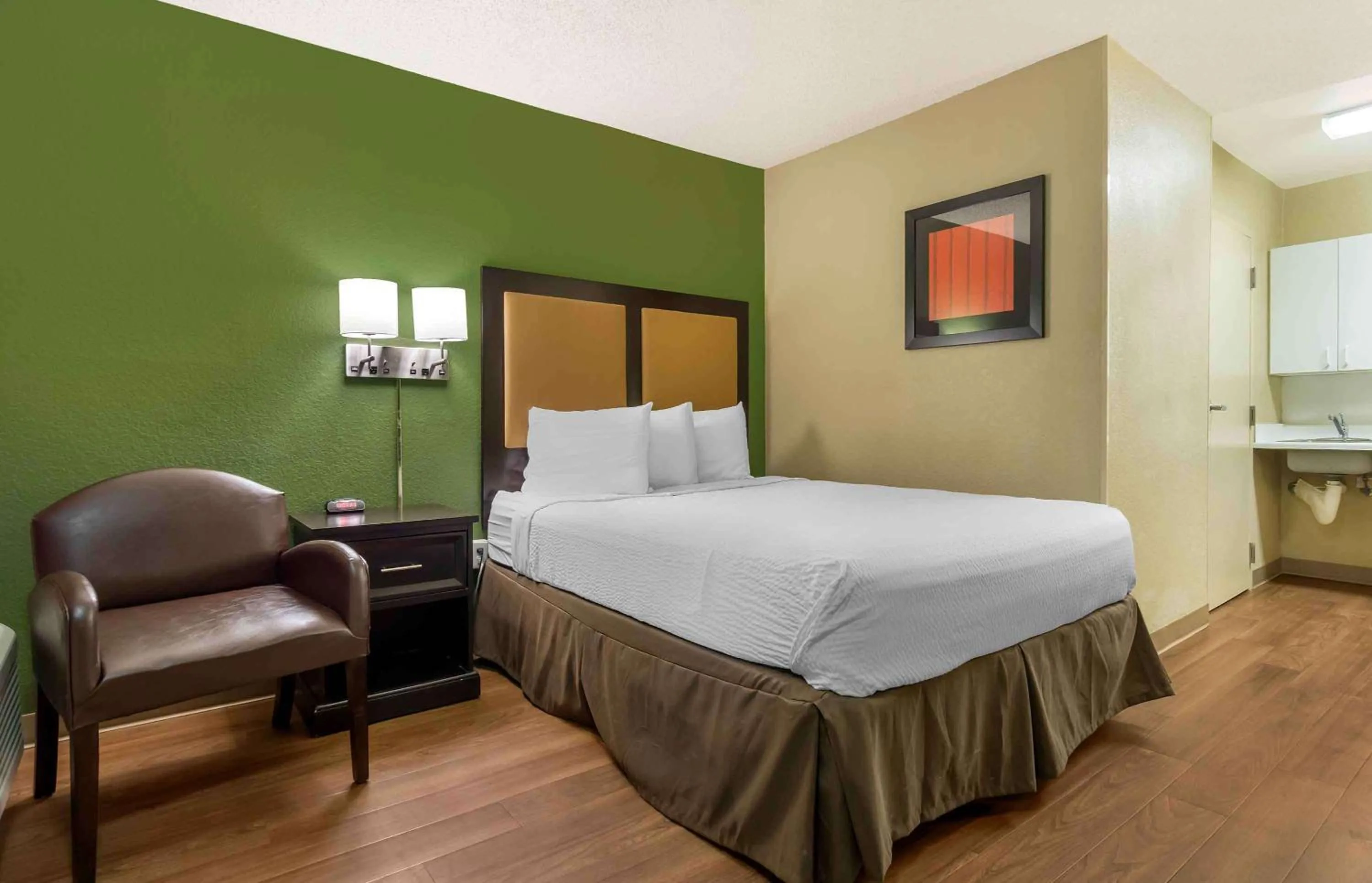 Queen studio with 1 Queen Bed - Disability Access/Non-Smoking in Extended Stay America Suites - Seattle - Tukwila