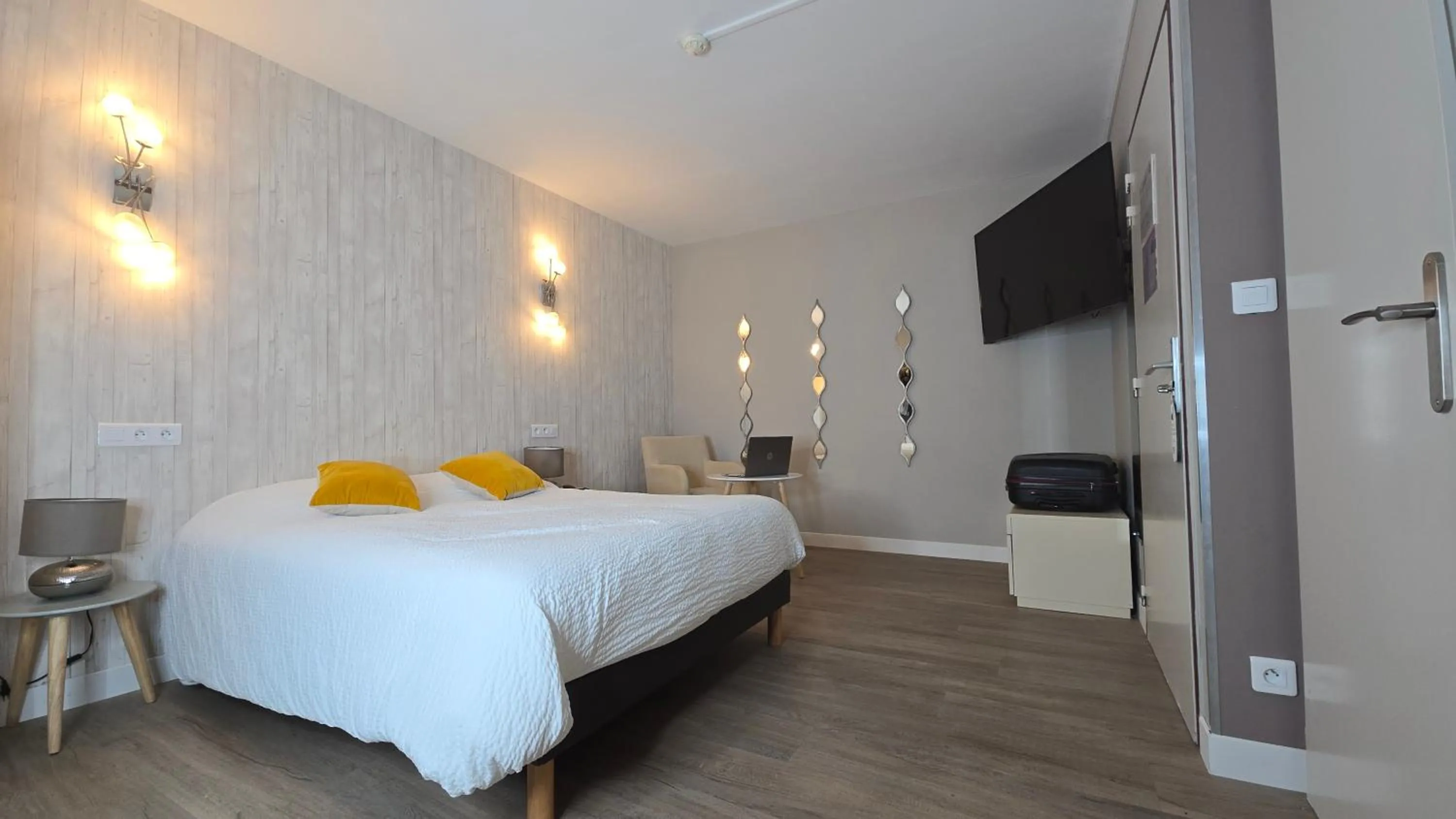 Superior Double Room in Logis Hôtel & Restaurant Arcombelle