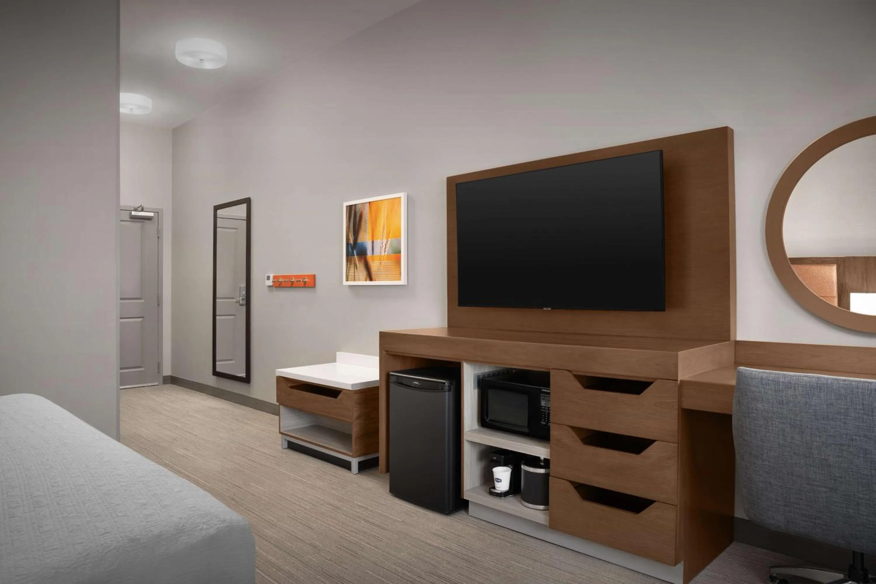 King Room with Accessible Tub - Mobility and Hearing Access/Non-Smoking in Hampton Inn & Suites Williston