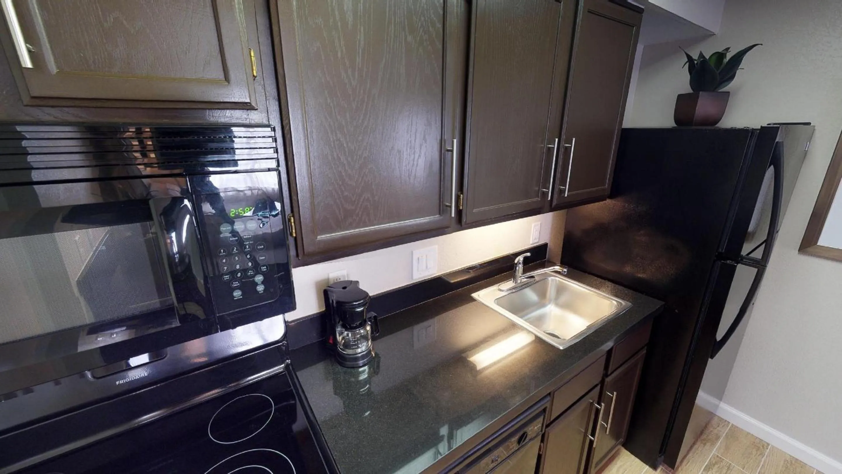 Two Bedroom Suite - Full Kitchen in Chase Suites Brea-Fullerton - North Orange County