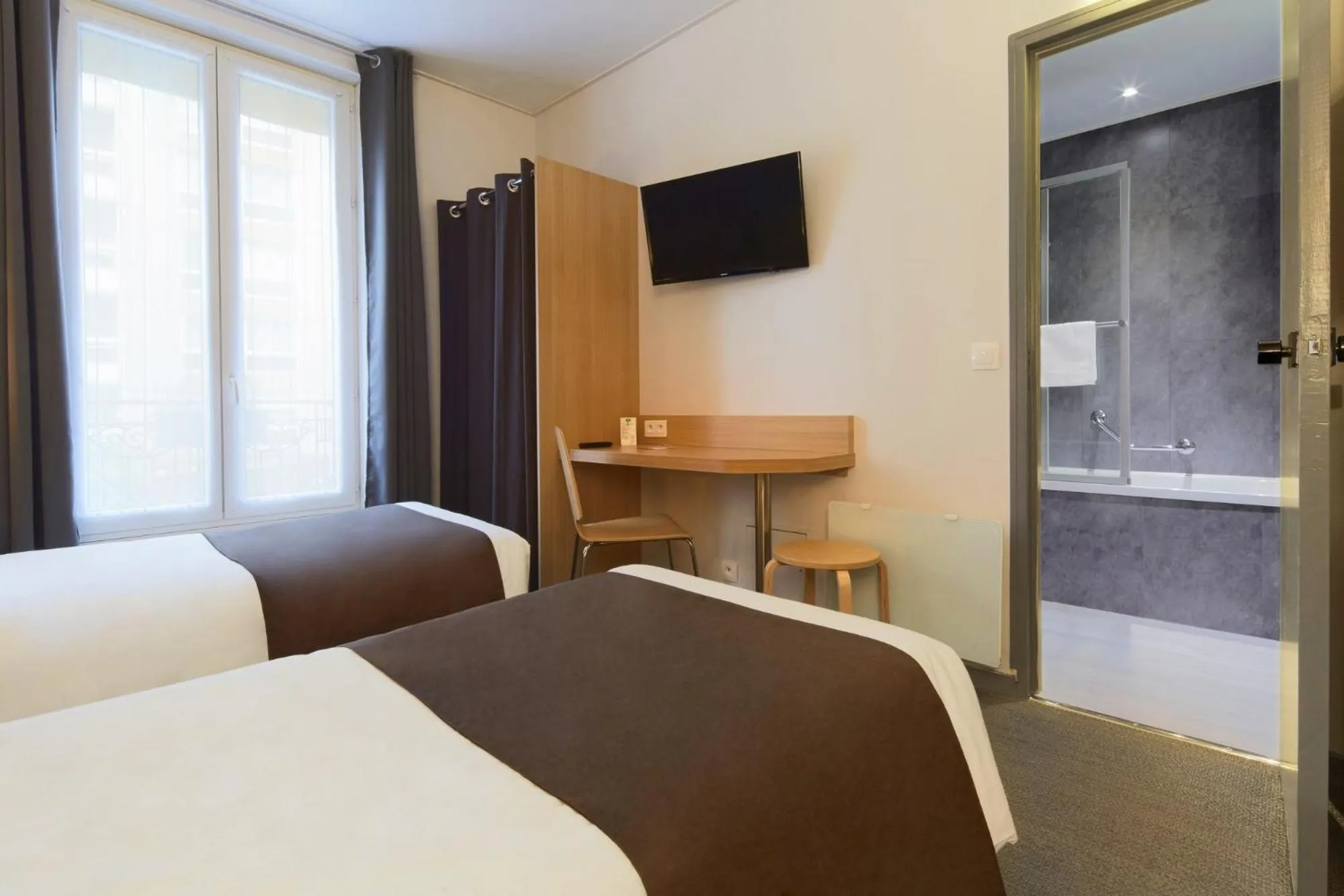 Twin Room in Hotel Paris Villette