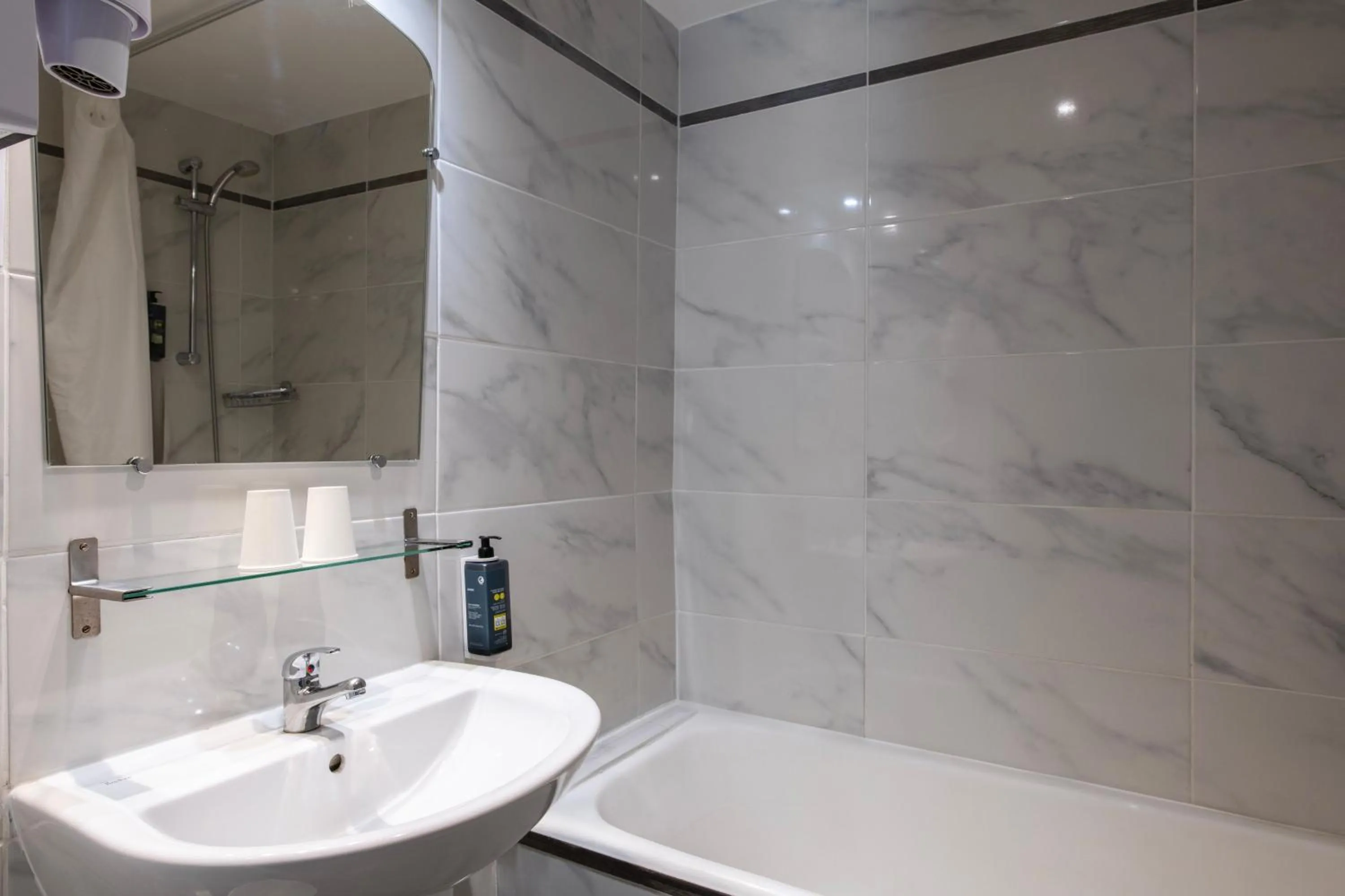 Single Room in Hôtel Ambassadeur