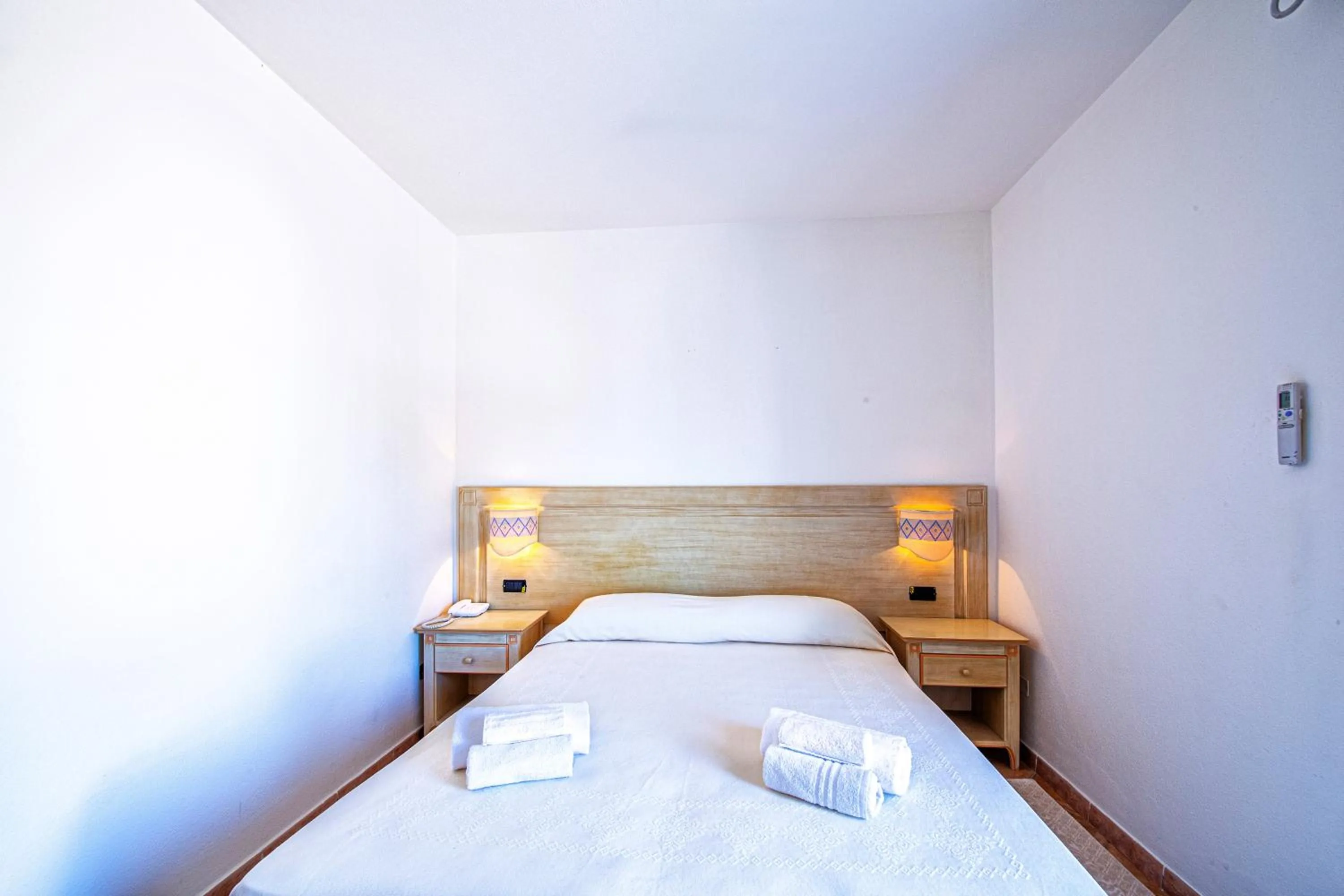 Economy Double or Twin Room in Hotel il Faro di Molara